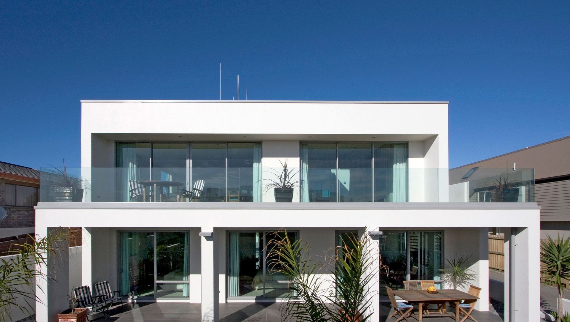 Oceanbeach Contemporary Living banner