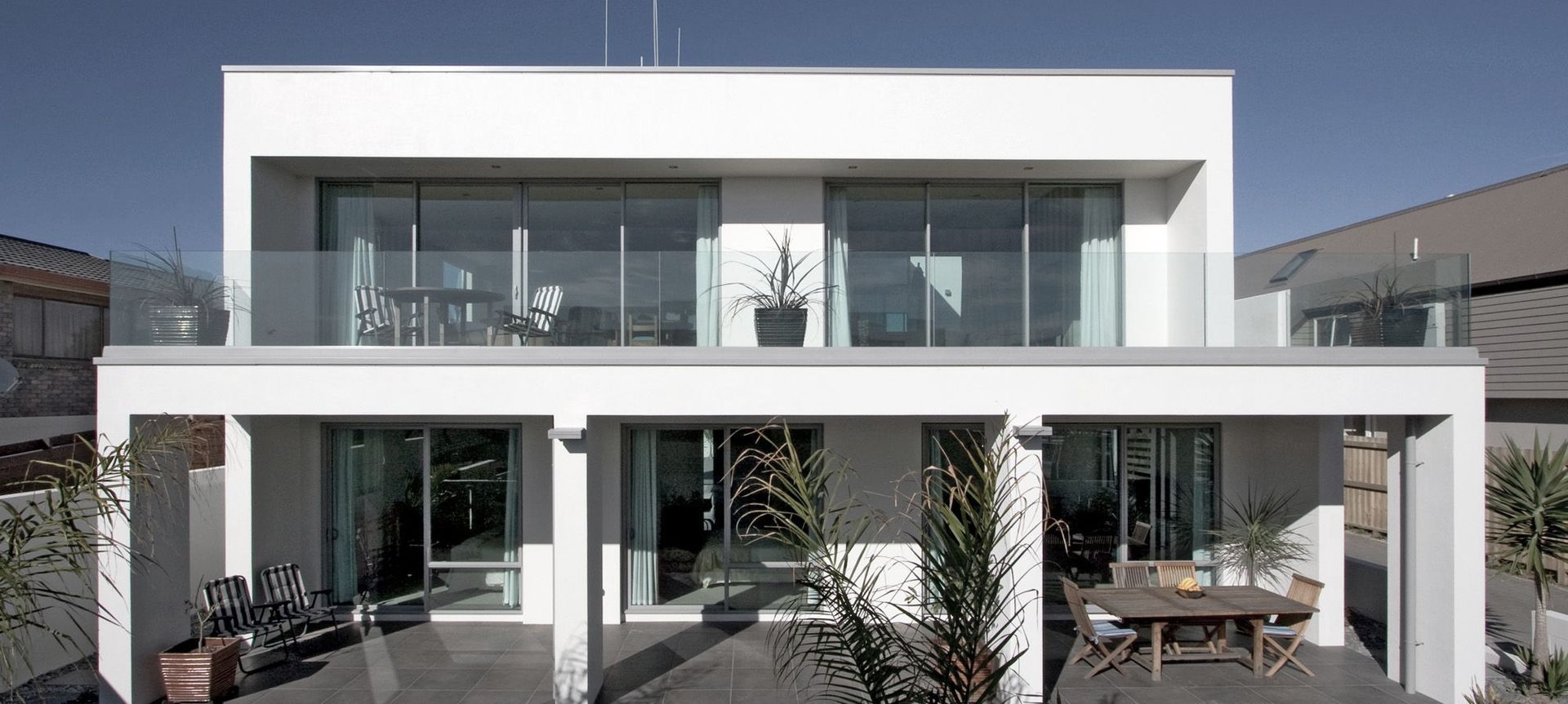 Oceanbeach Contemporary Living banner