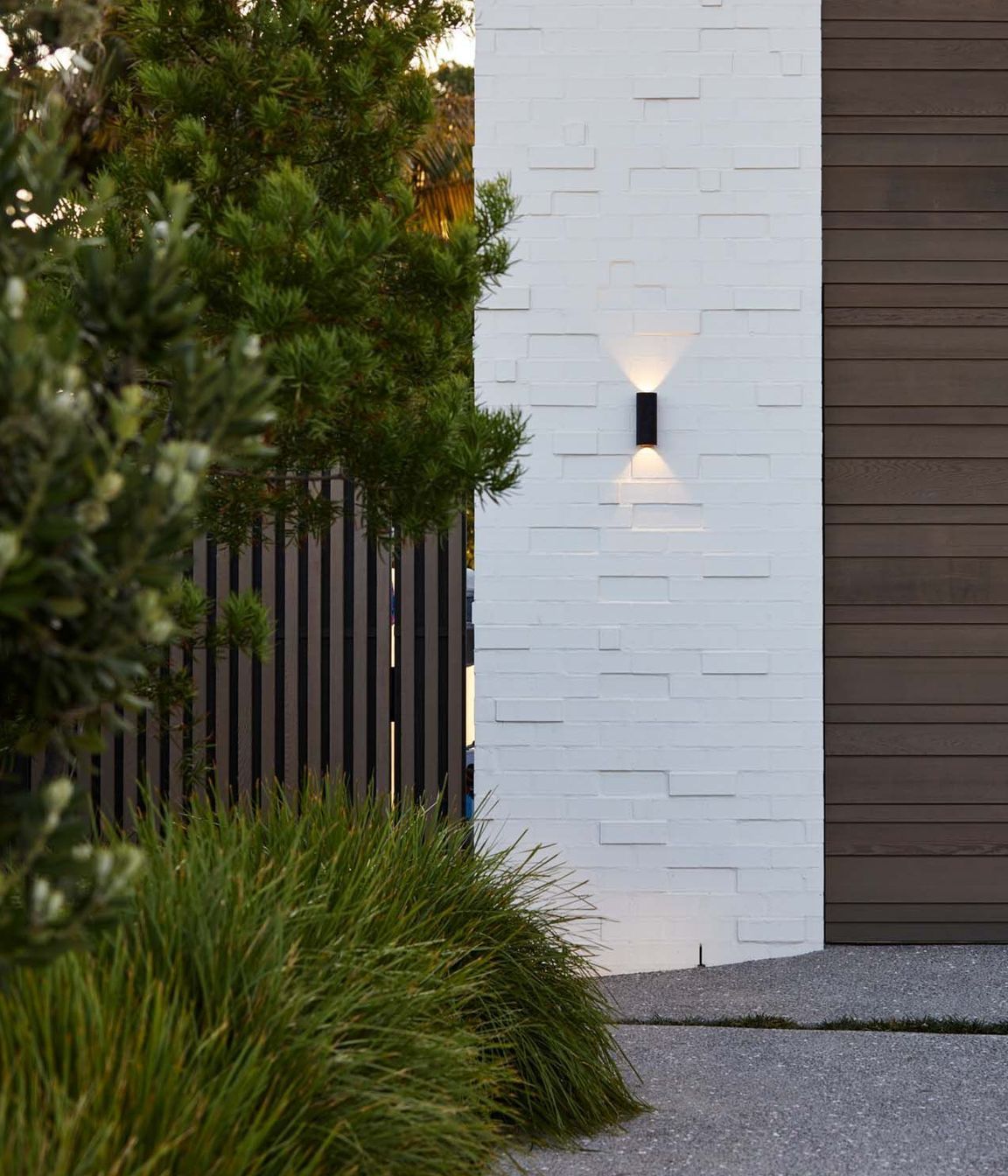 Staggered bagged bricks create an attractive textural cladding, emphasised in white.
