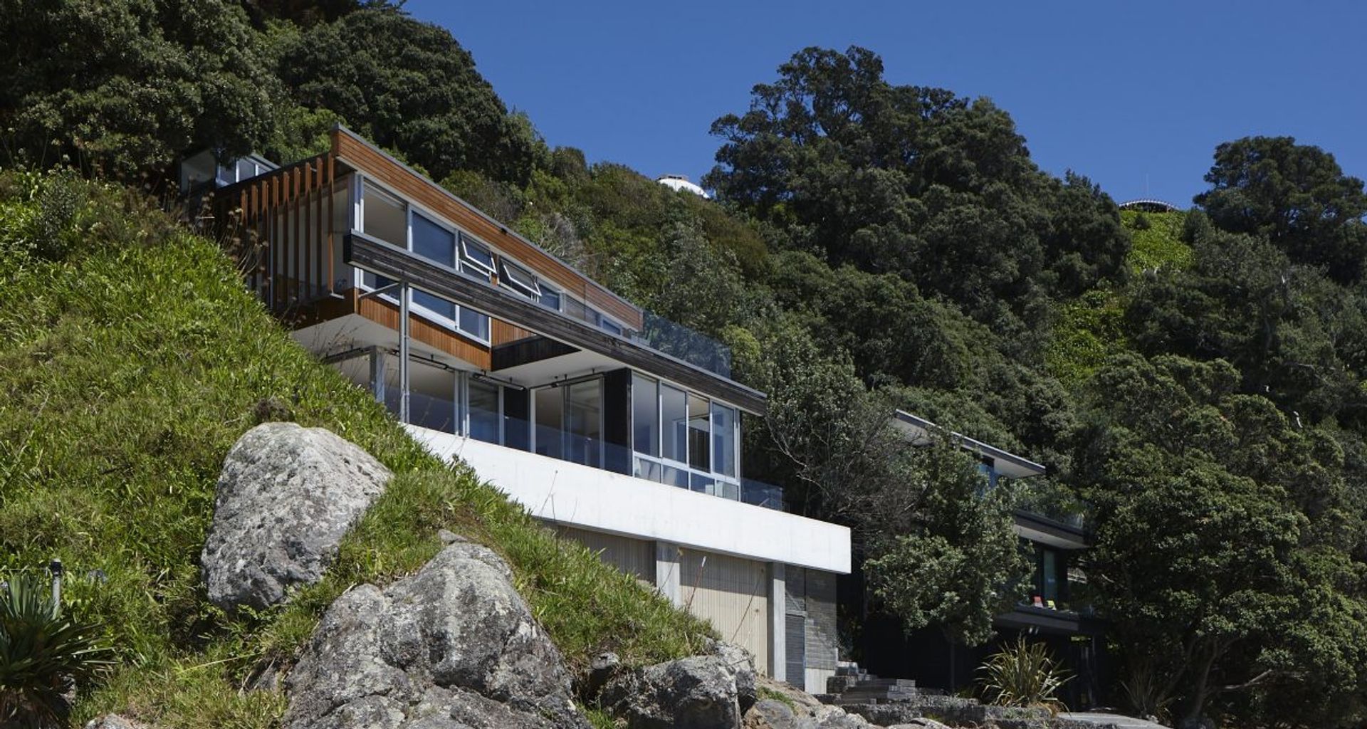 Onetangi Beach House banner