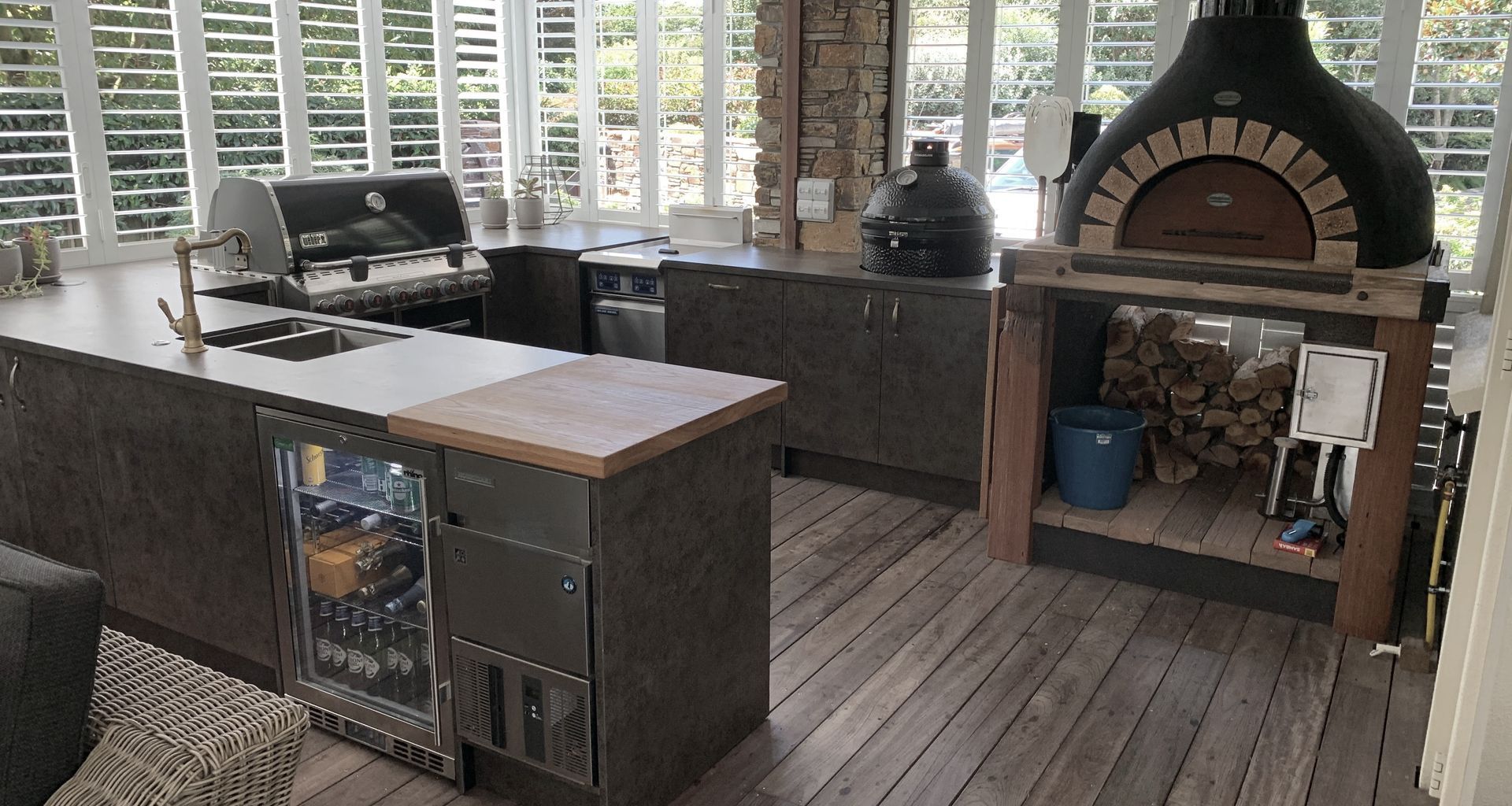 Outdoor kitchen banner