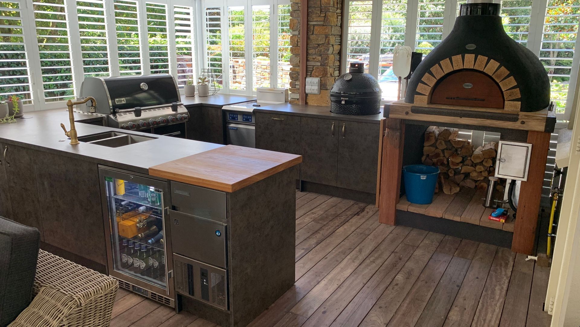 Outdoor kitchen banner