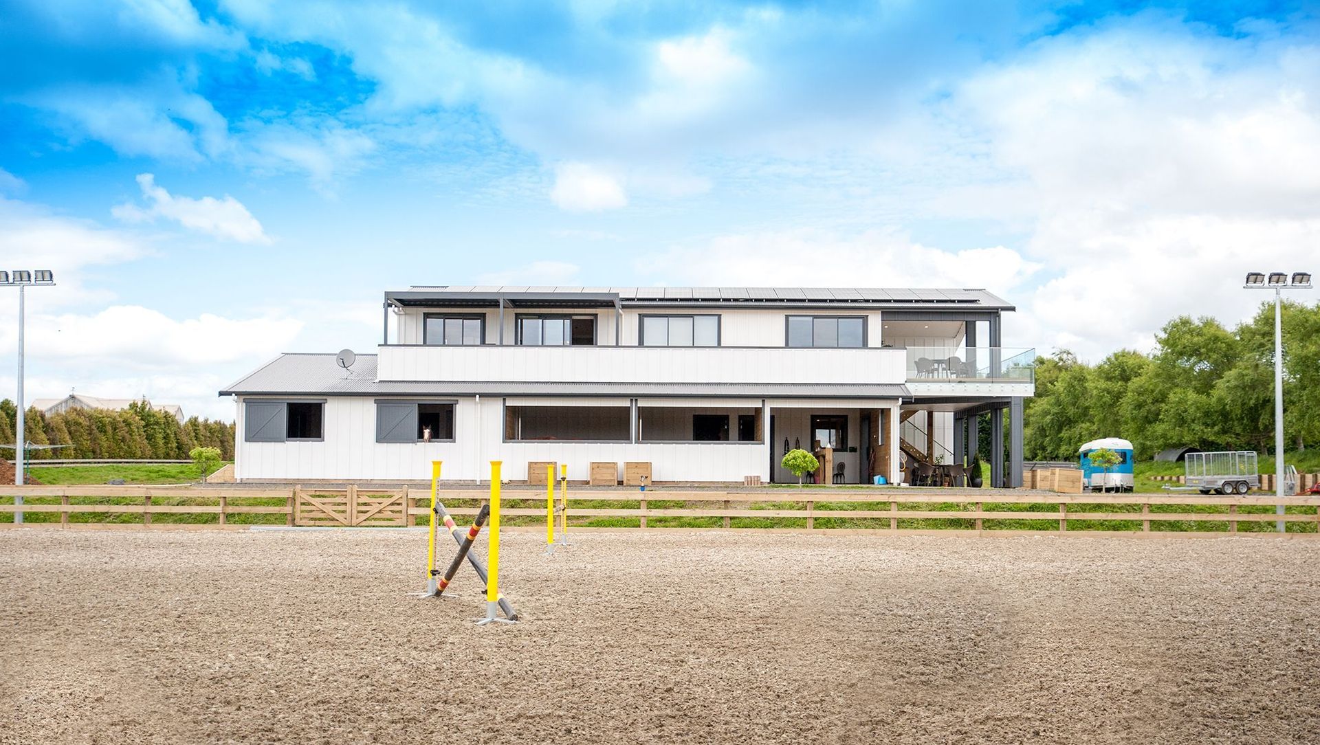 Karaka barn with stables & apartment banner