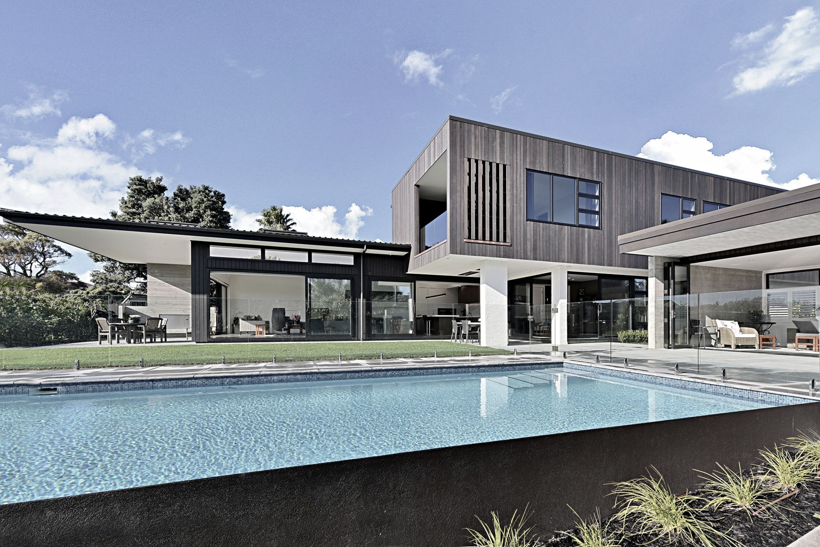 The pool offers another aspect of understated luxury in this home. The infinity style edge; reminiscent of tropical trips away, creates a waterfall over the side and reiterates the importance of ‘simple’ and ‘spacious’ in the commodious house.
