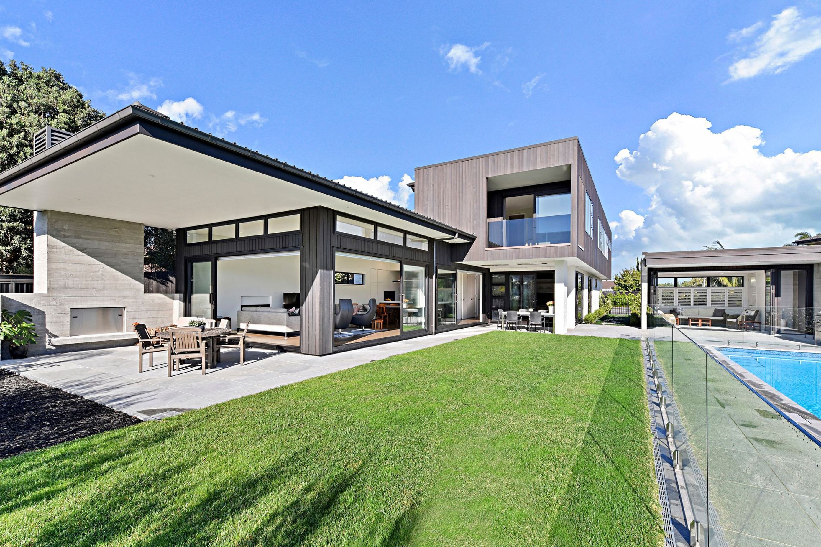 Effortlessly flowing from the lounge to the outdoor living area, nestled by the stunning concrete fireplace, you’re embraced by the opulence and warmth, promising a comfortable stay.