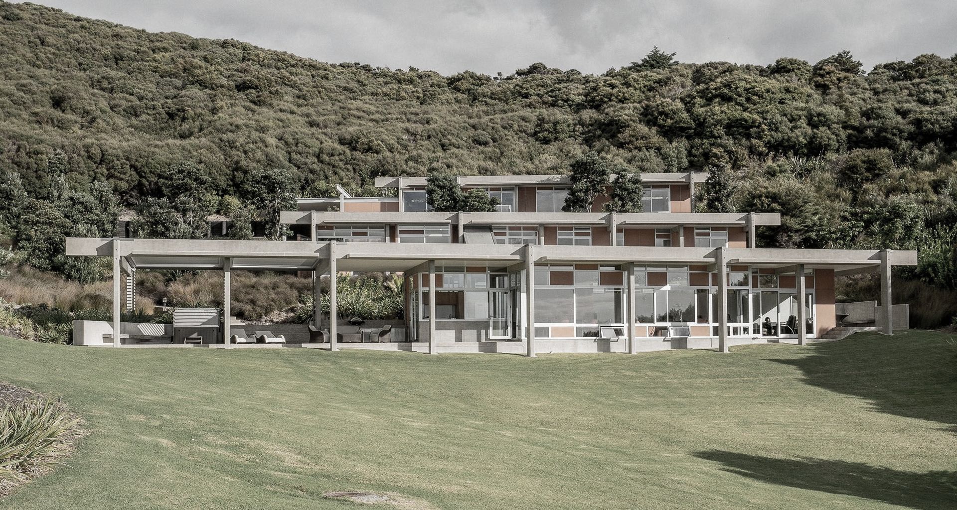 Parekura Bay House banner