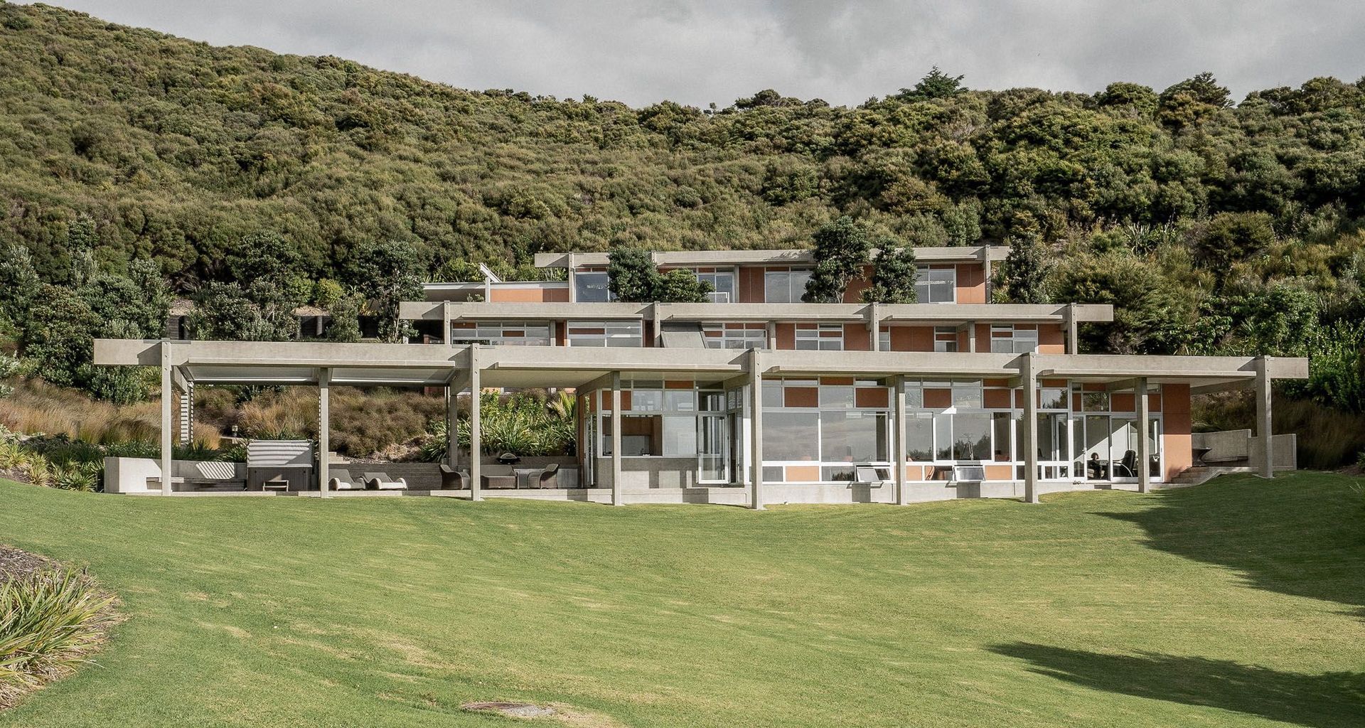Parekura Bay House banner