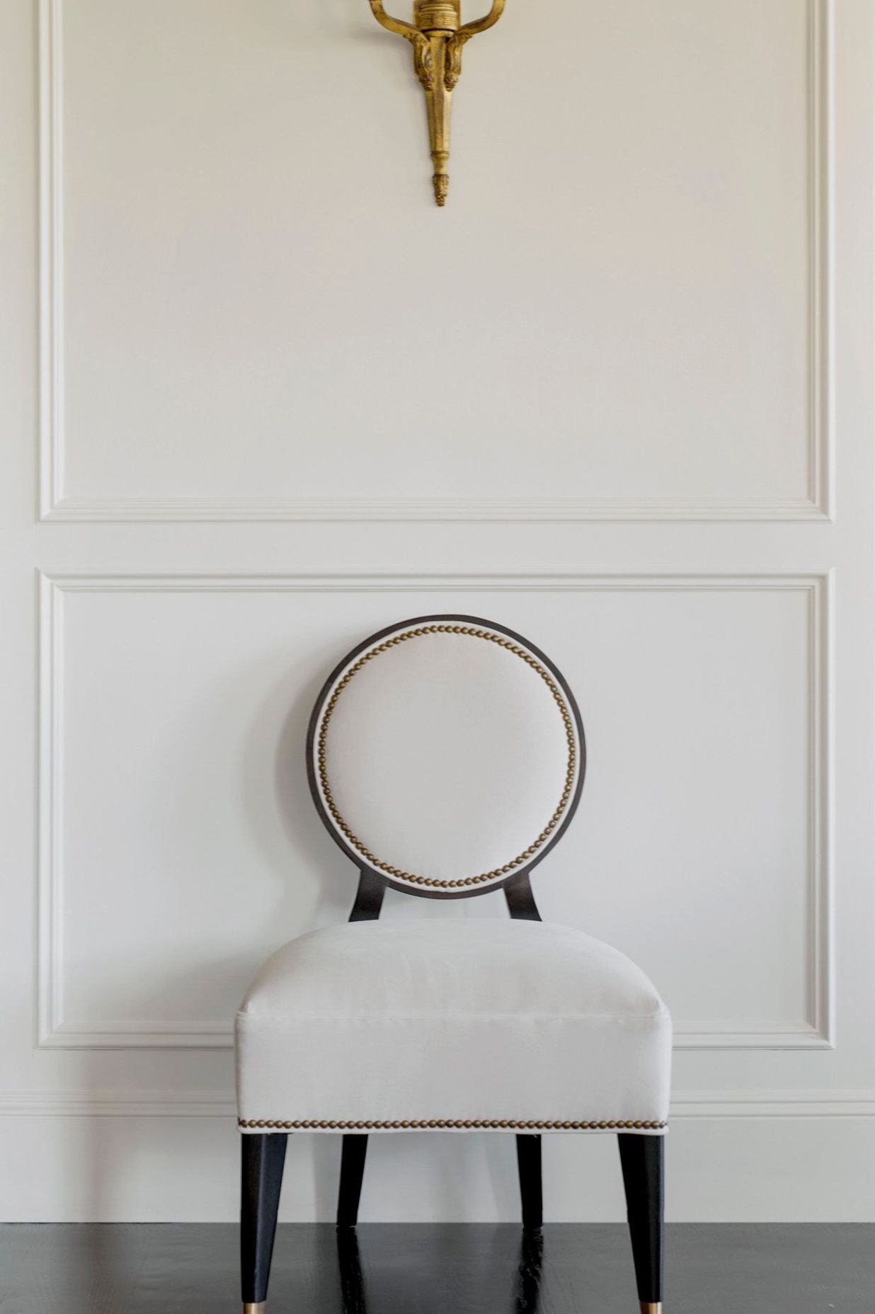 Oval-backed Chair. Interiors by Lisa Tharp. Photography by Max Kim-Bee.