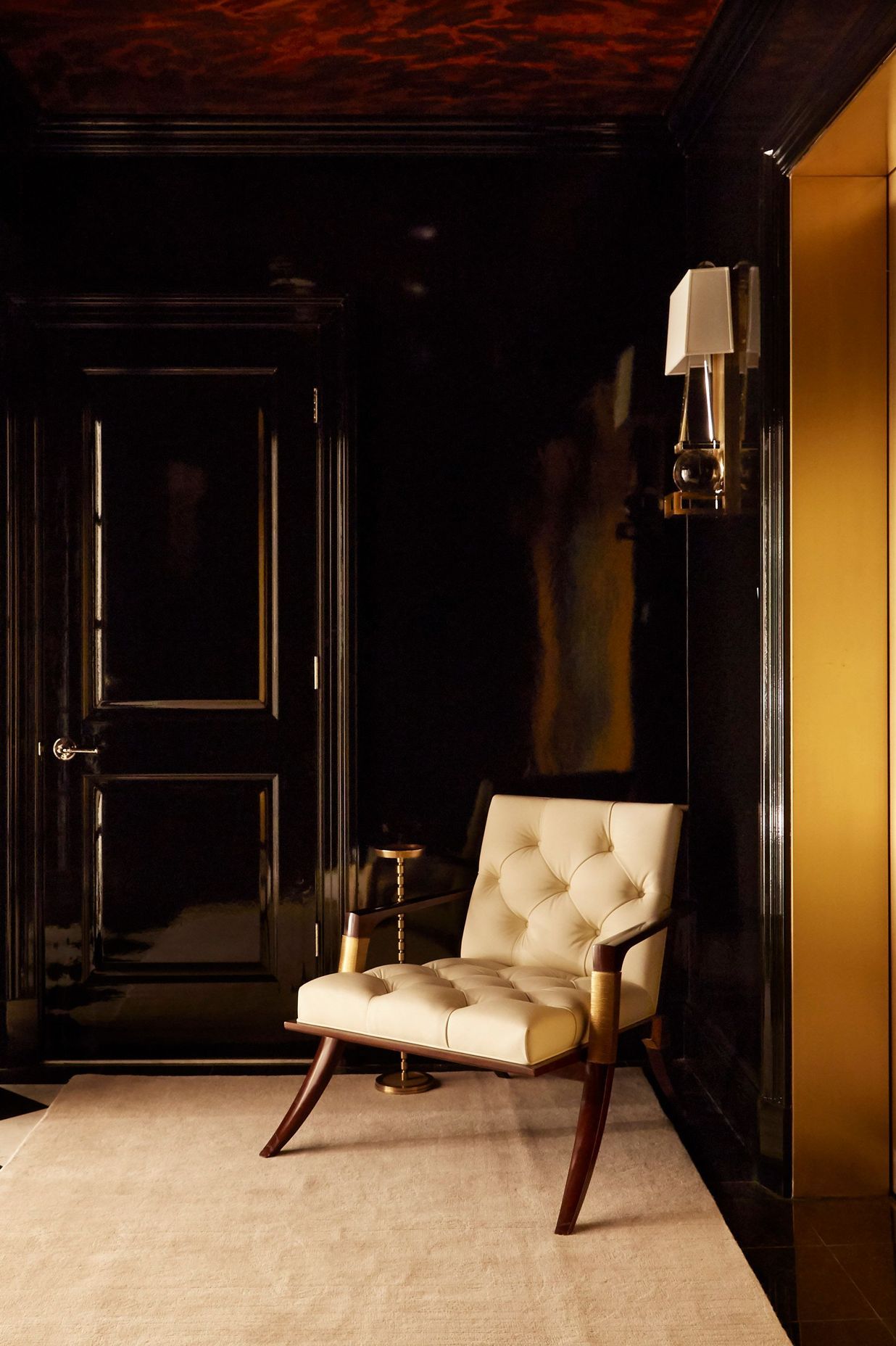 Entry. Interiors by Lisa Tharp. Photography by Max Kim-Bee.
