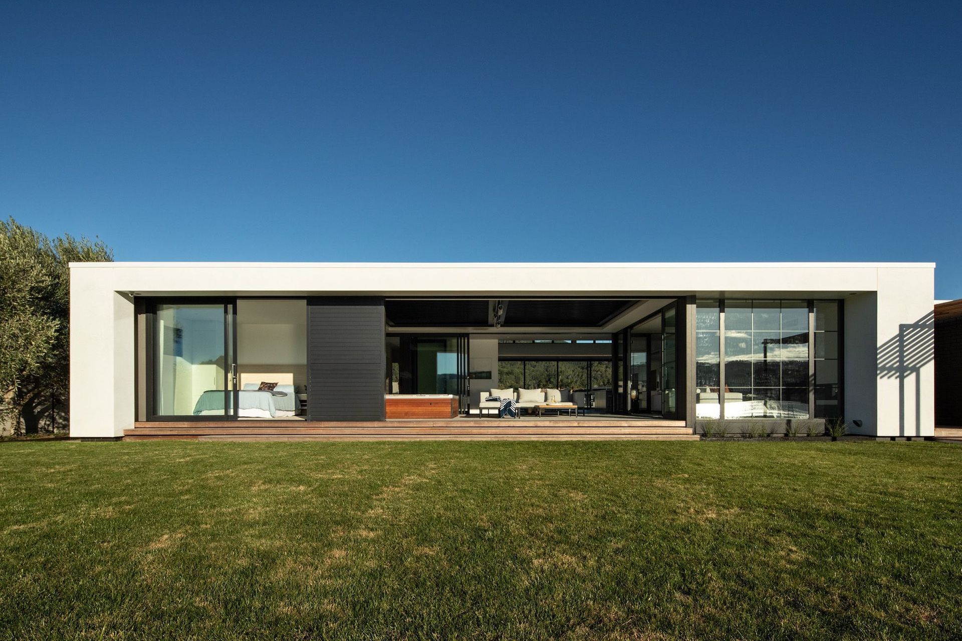 The main living spaces and bedrooms open up to the outside, removing any boundaries between the indoors and the exterior environment.