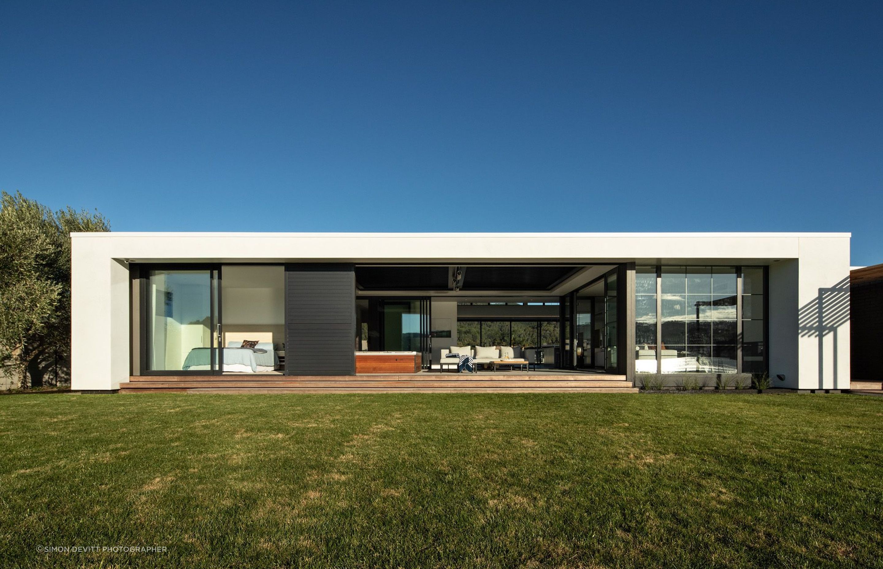 The main living spaces and bedrooms open up to the outside, removing any boundaries between the indoors and the exterior environment.