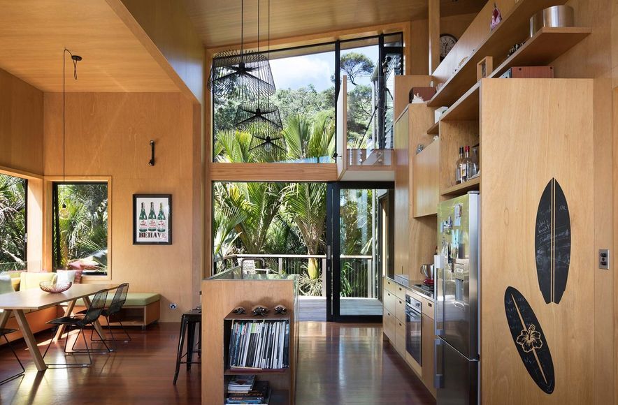 Piha Beach – a beautiful surf shack