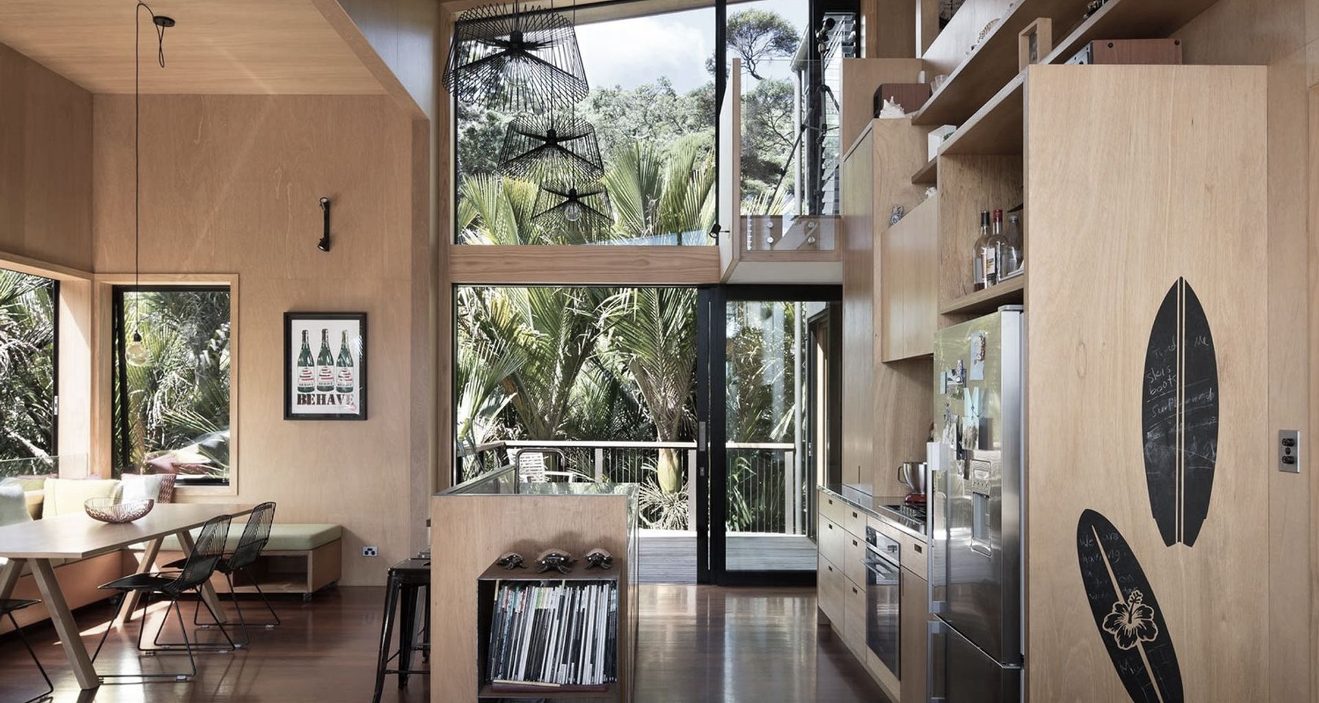 Piha Beach – a beautiful surf shack banner