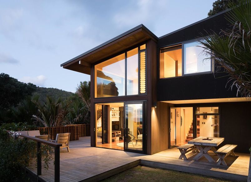 Piha Beach – a beautiful surf shack