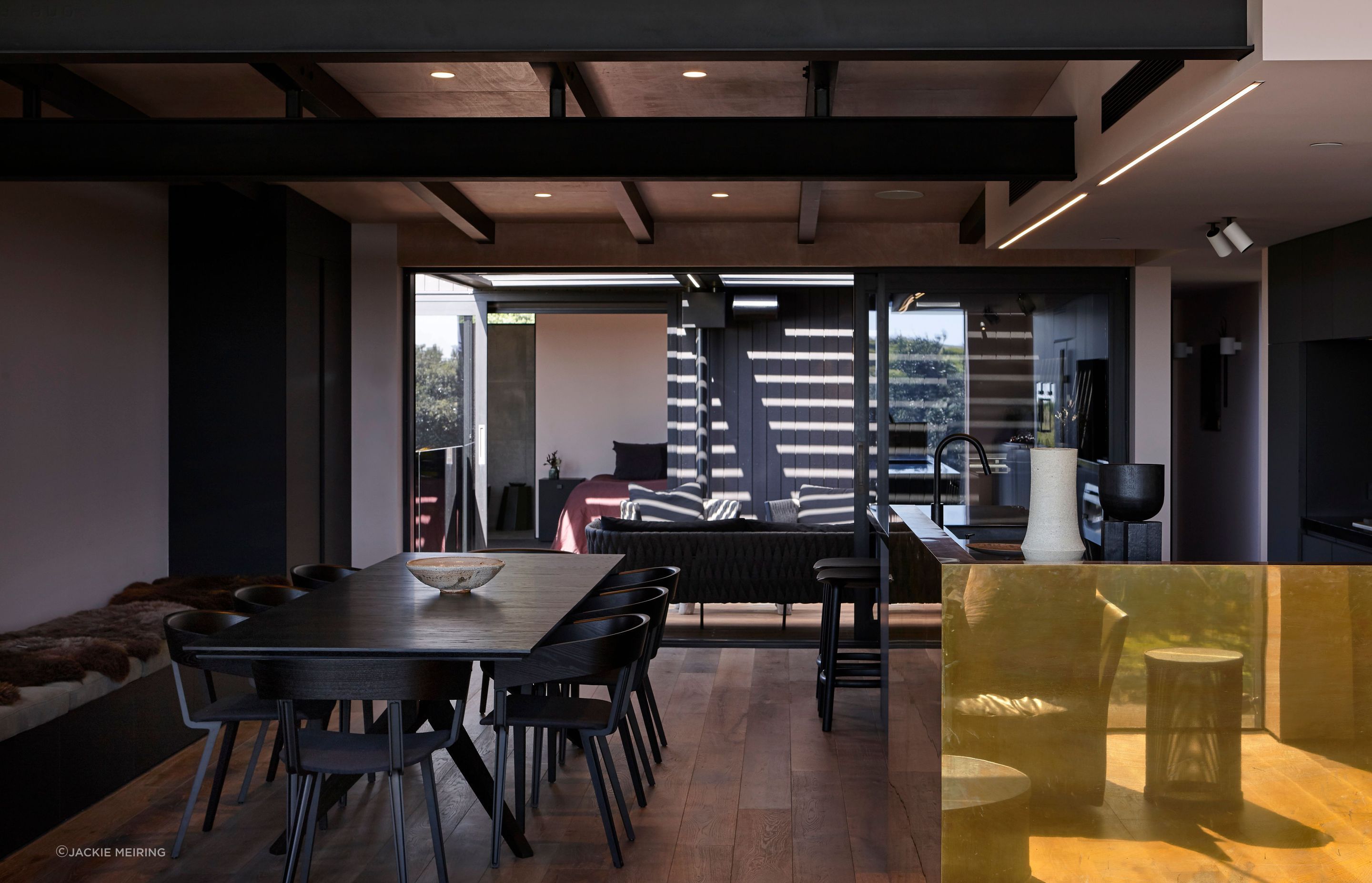 The design drew strongly on the New Zealand modernist bach aesthetic with strong lines and exposed roof structure.
