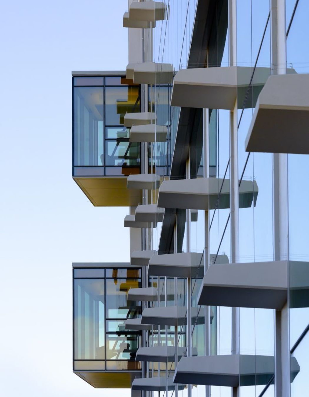 Pop-outs with netting hubs