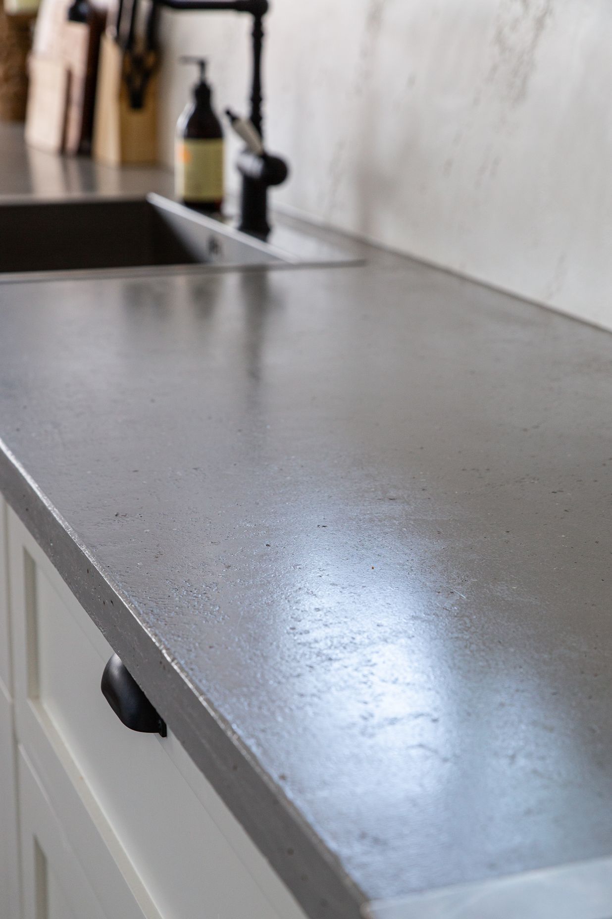 Concrete look benchtop