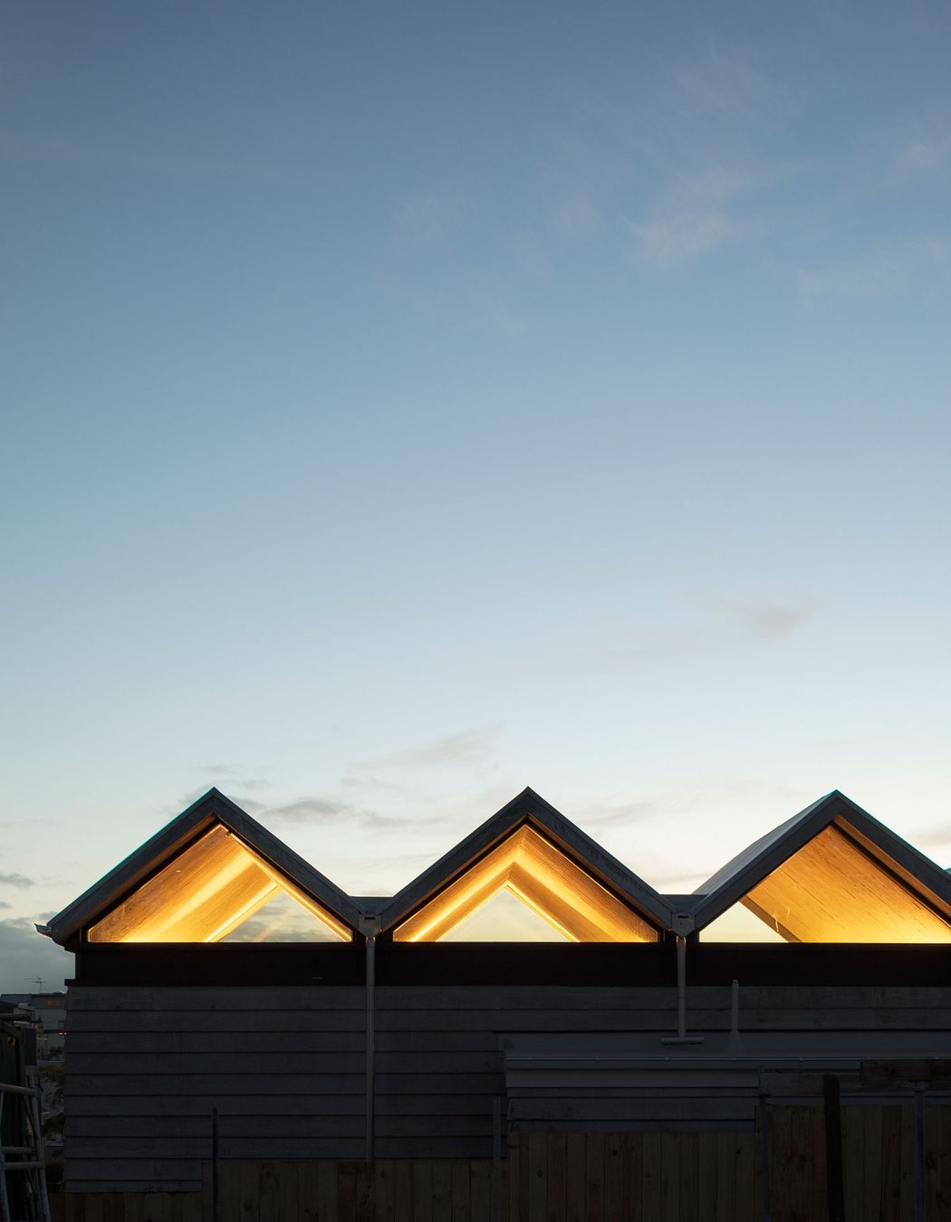 At night the pleated roof is underlit to dramatic effect and framing the setting sun .
