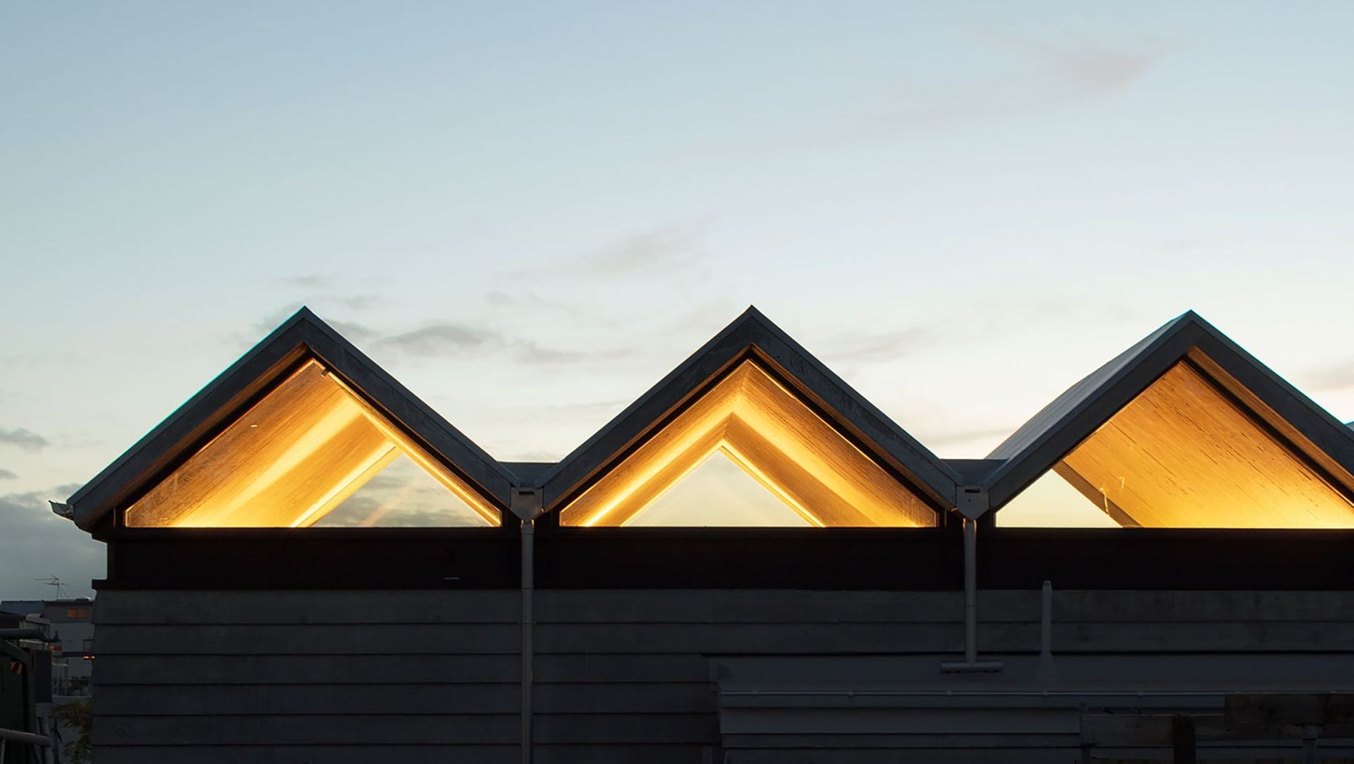 Poured Pleats: reviving the gable form banner