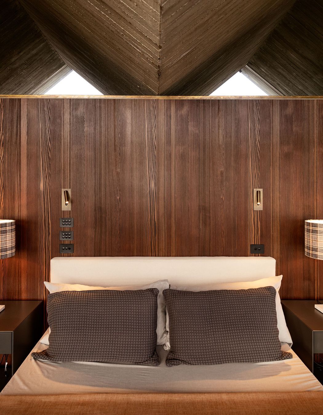 Timber, concrete and brass provide a natural material palette in the guest suite.