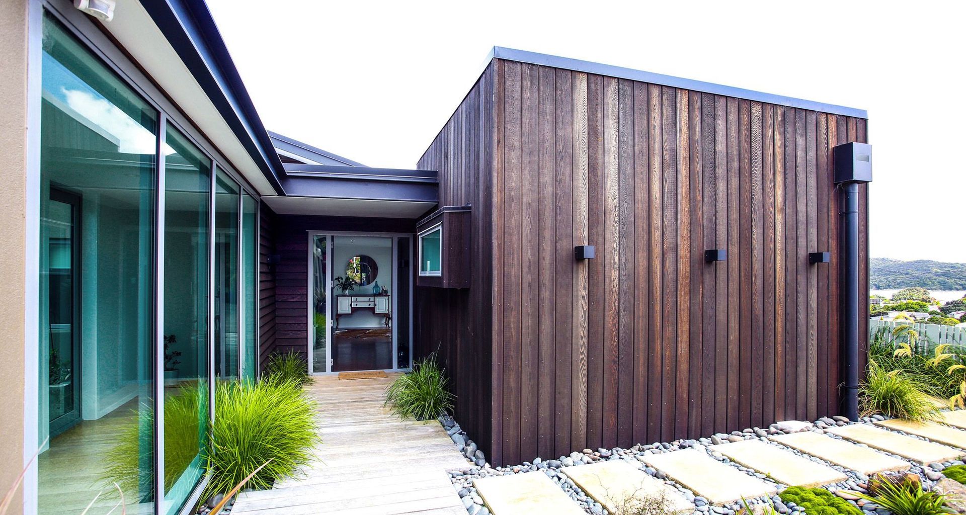 Raglan Beach House banner