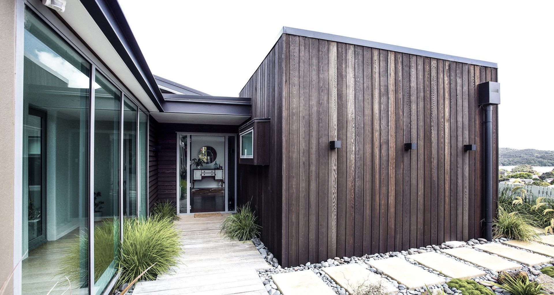 Raglan Beach House banner