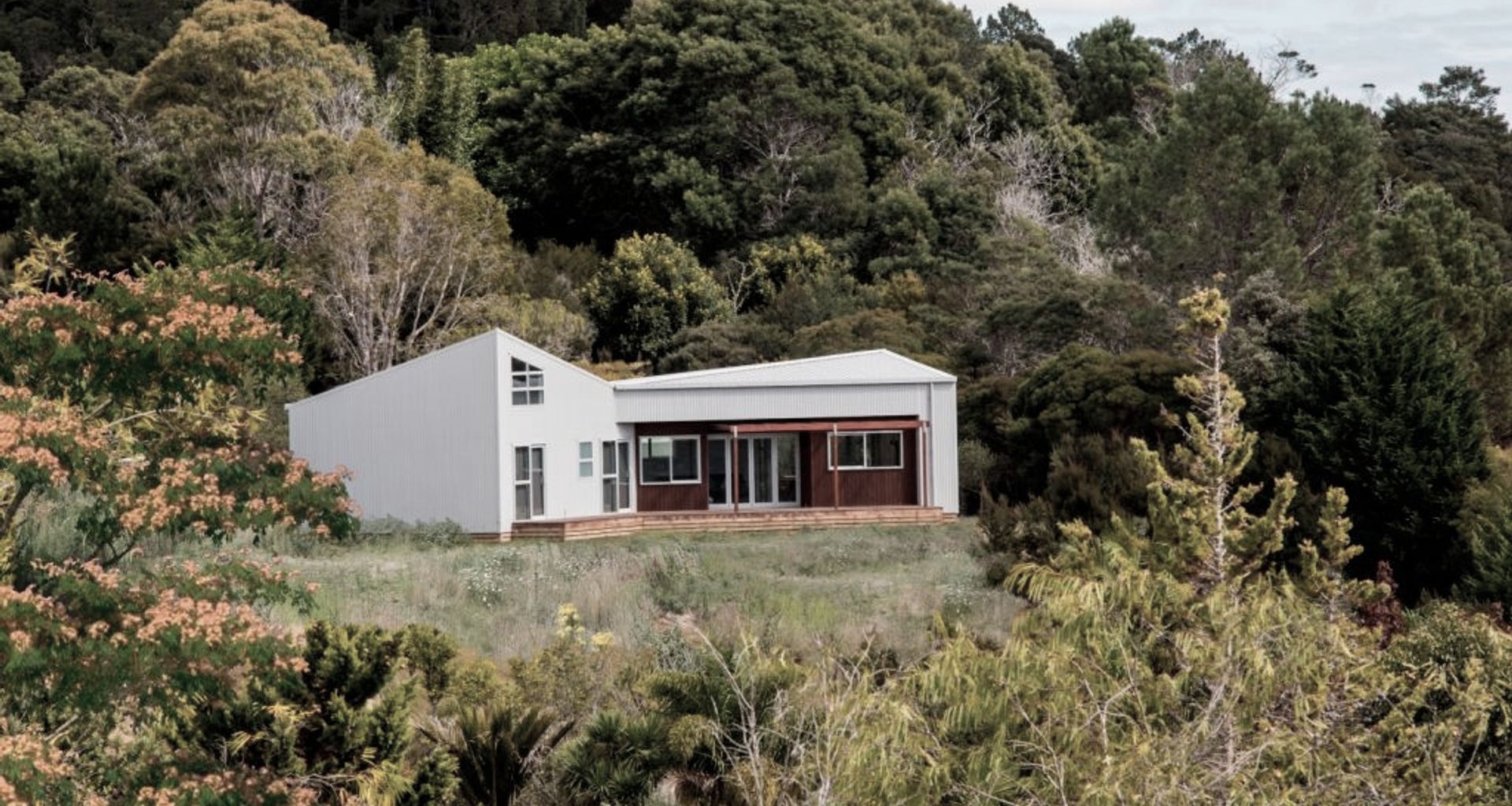 Rangikapiti View banner