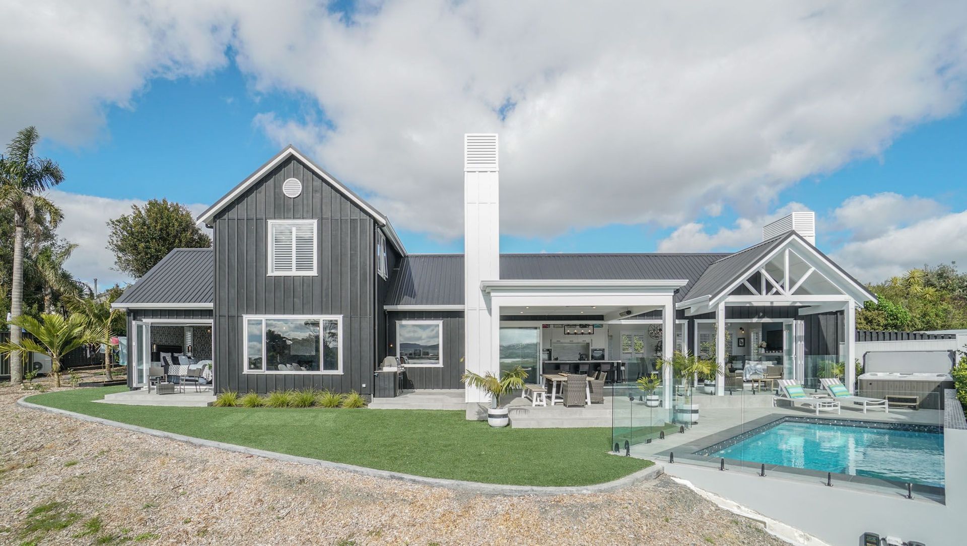 Red Beach Residence banner