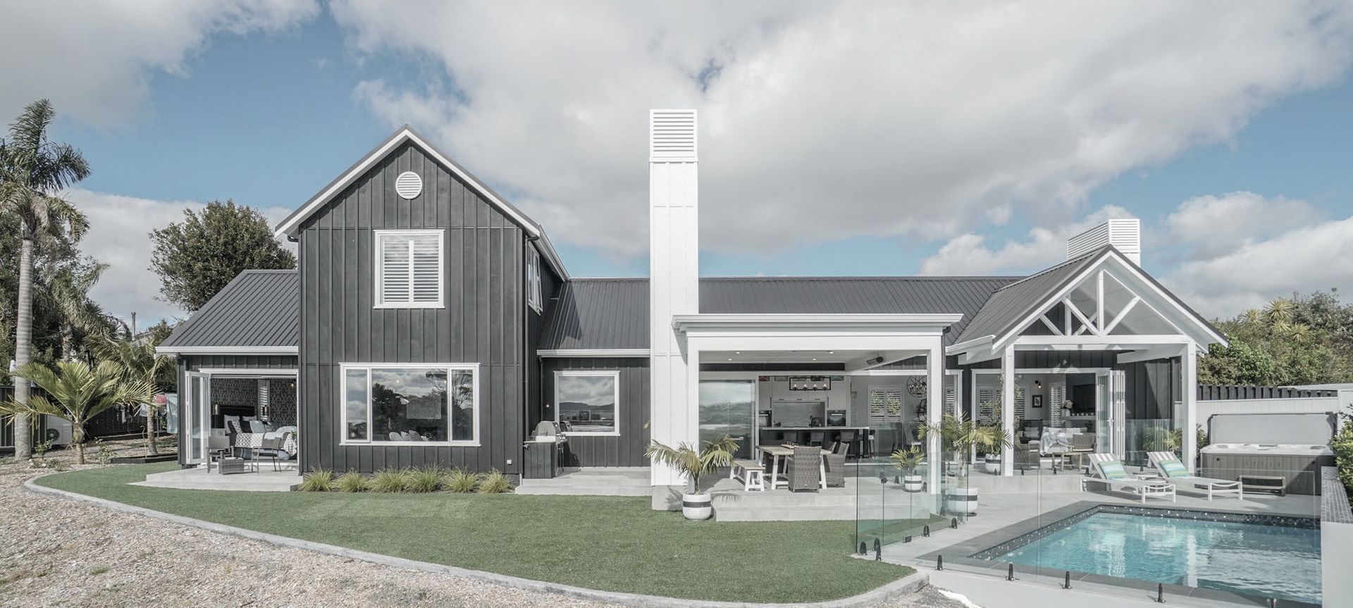 Red Beach Residence banner