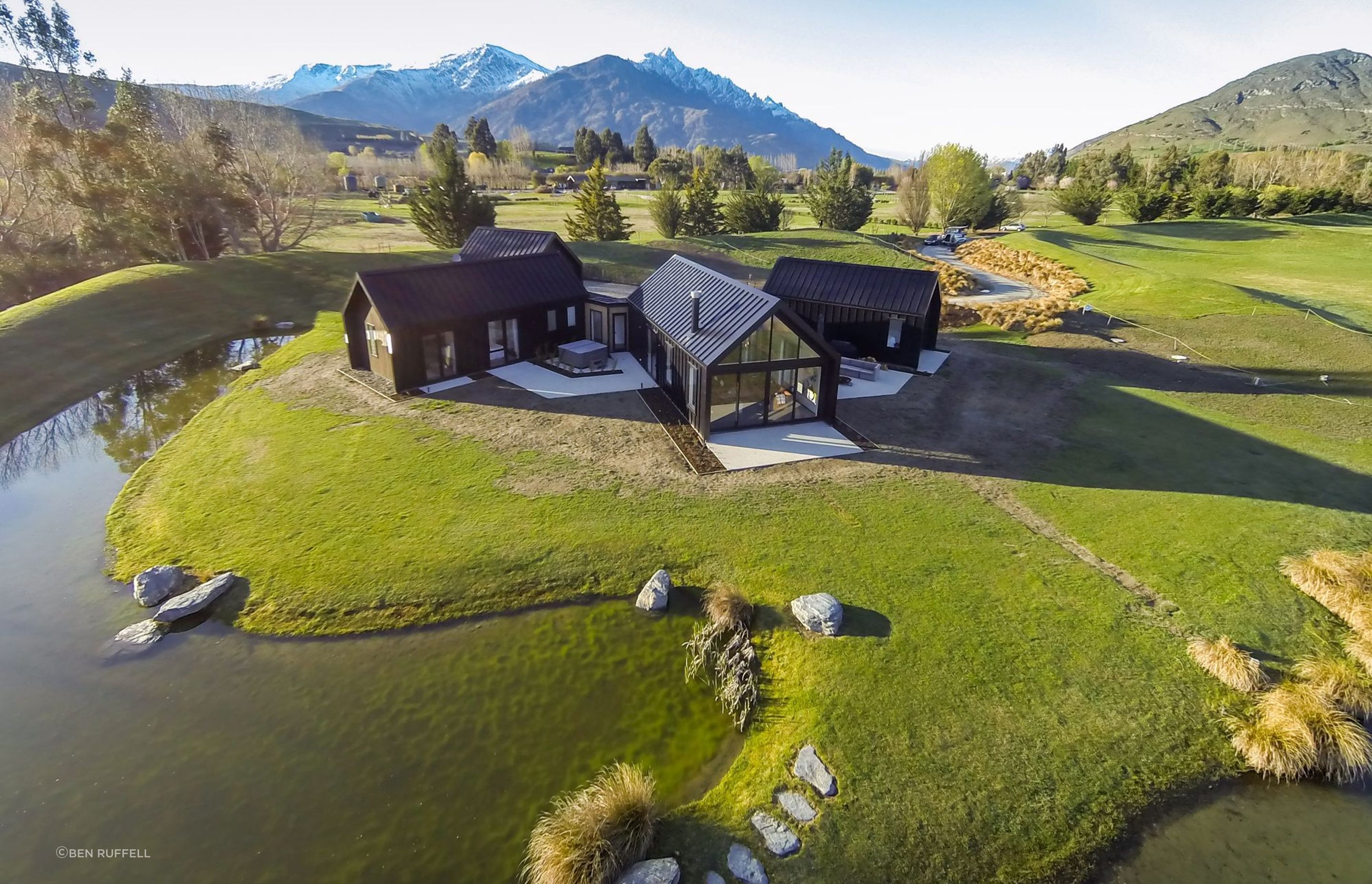 A series of shallow ponds surrounding the house gives it its name: Reflections.