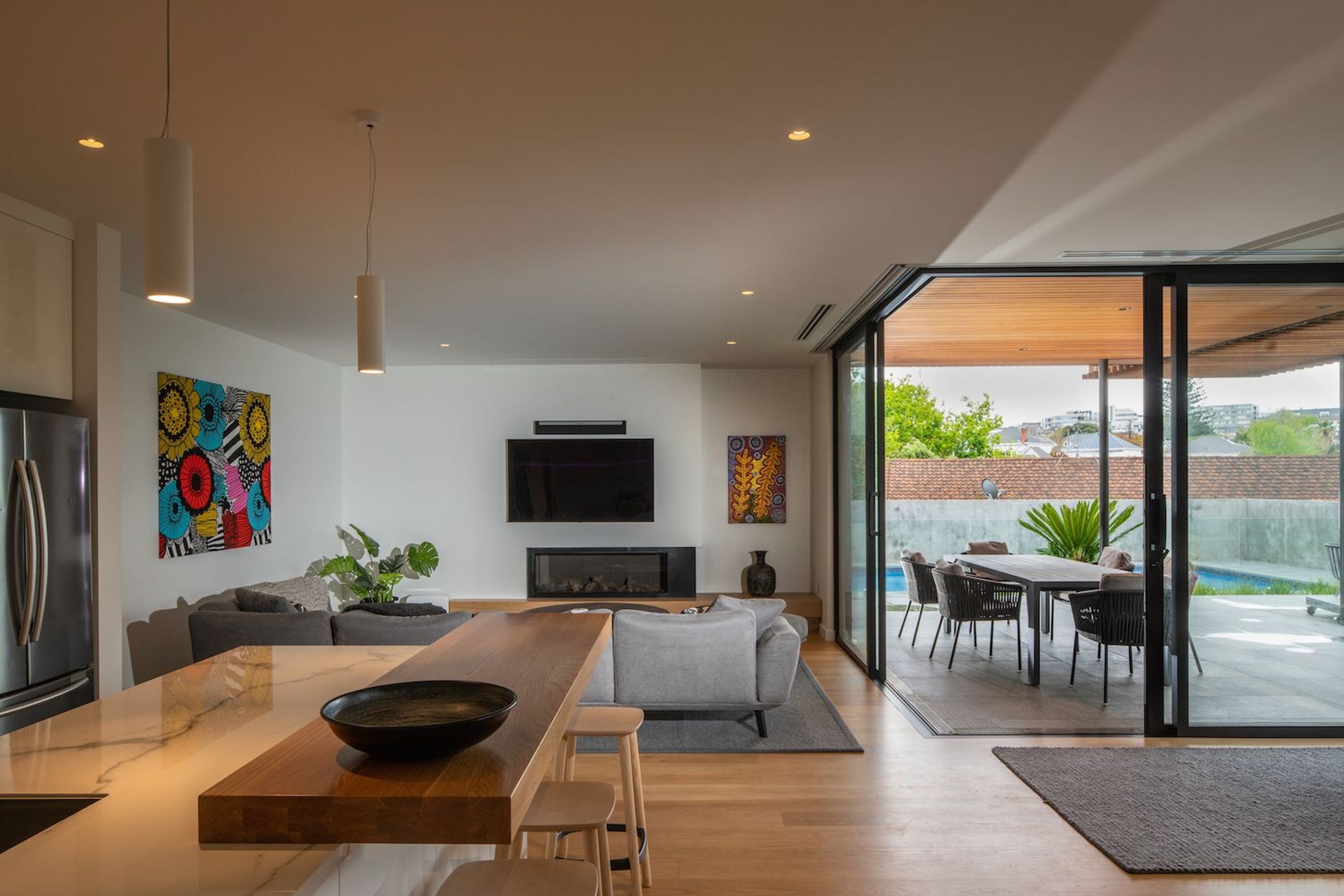 A neutral, natural palette defines the interior spaces, with Tasmanian Oak flooring throughout.