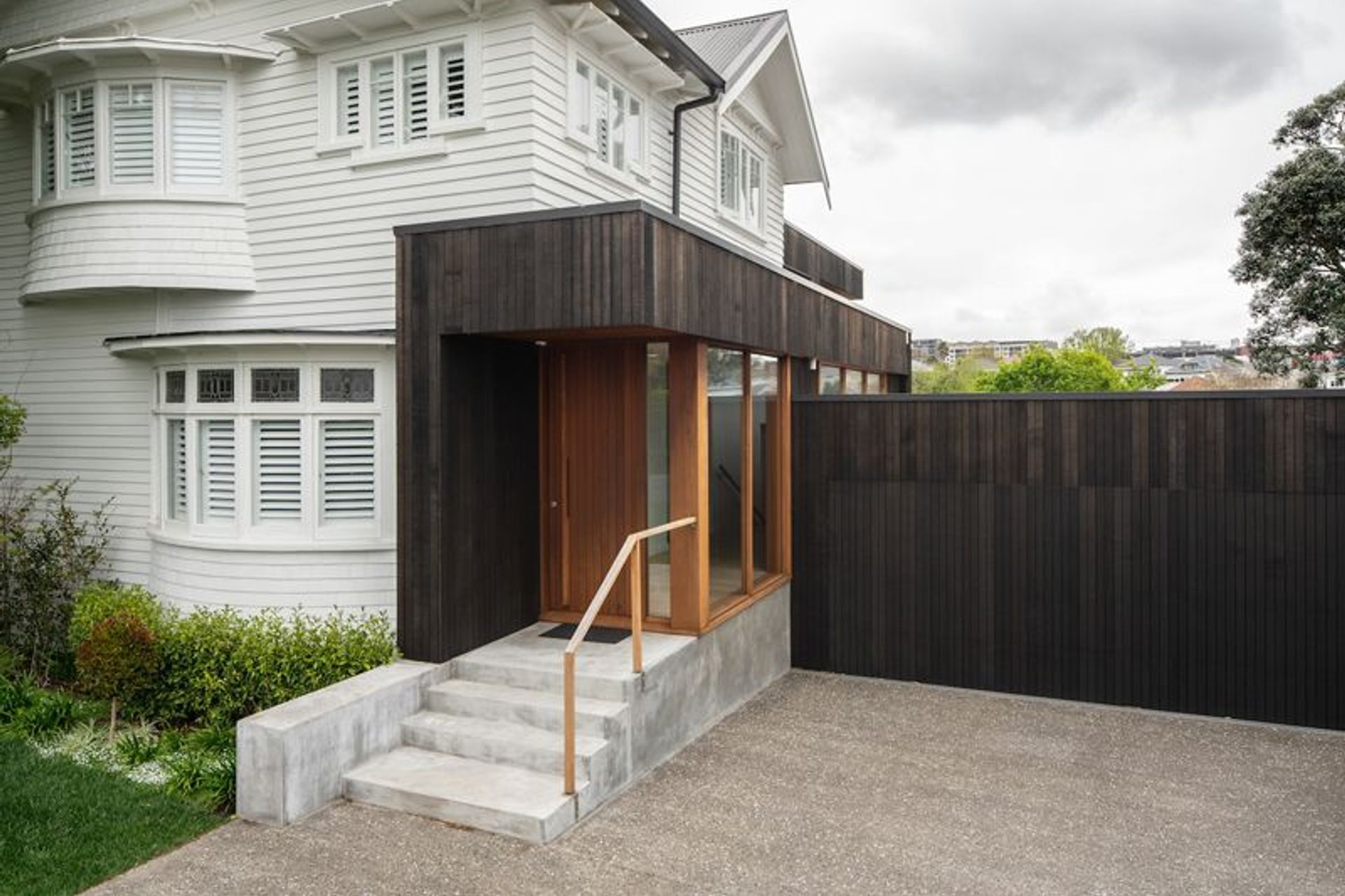 At the entranceway, there’s just a hint of what’s to come; a glimpse of the contemporary additions as it expands into the private, rear of the building where the neighbouring houses drop away to the west.