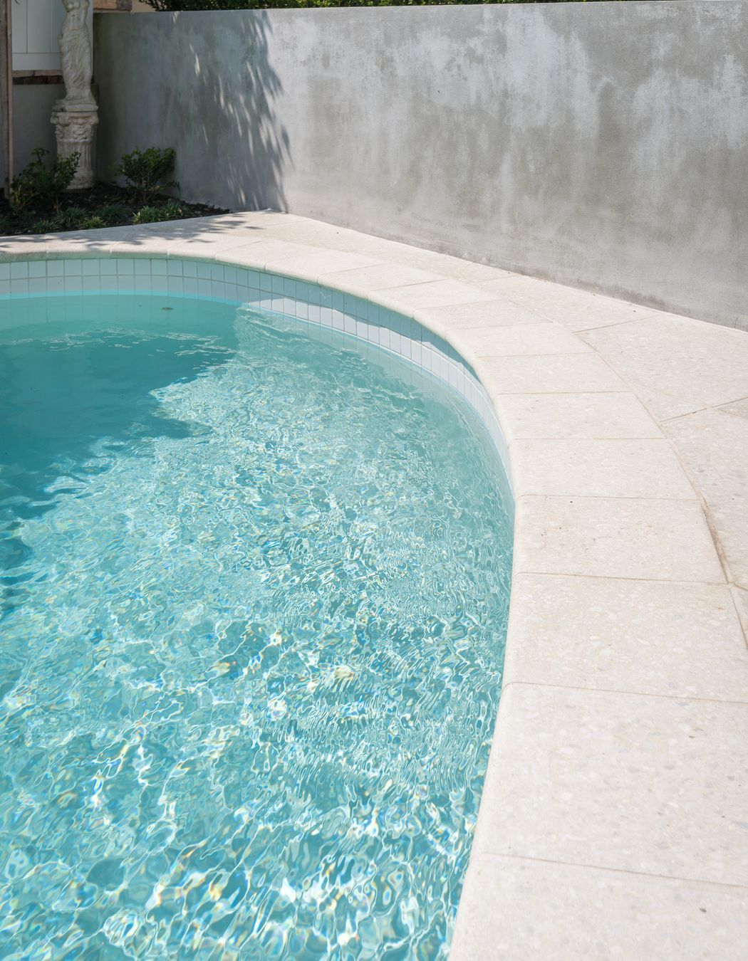 Jagas Bullnose Pool Coping: Limestone