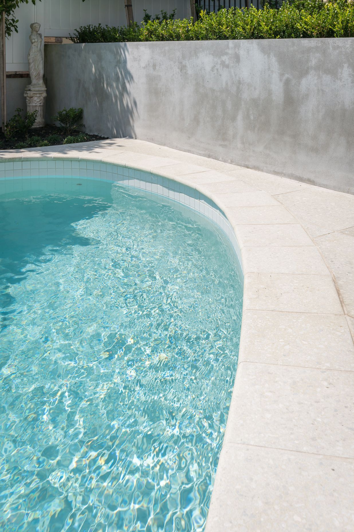 Jagas Bullnose Pool Coping: Limestone