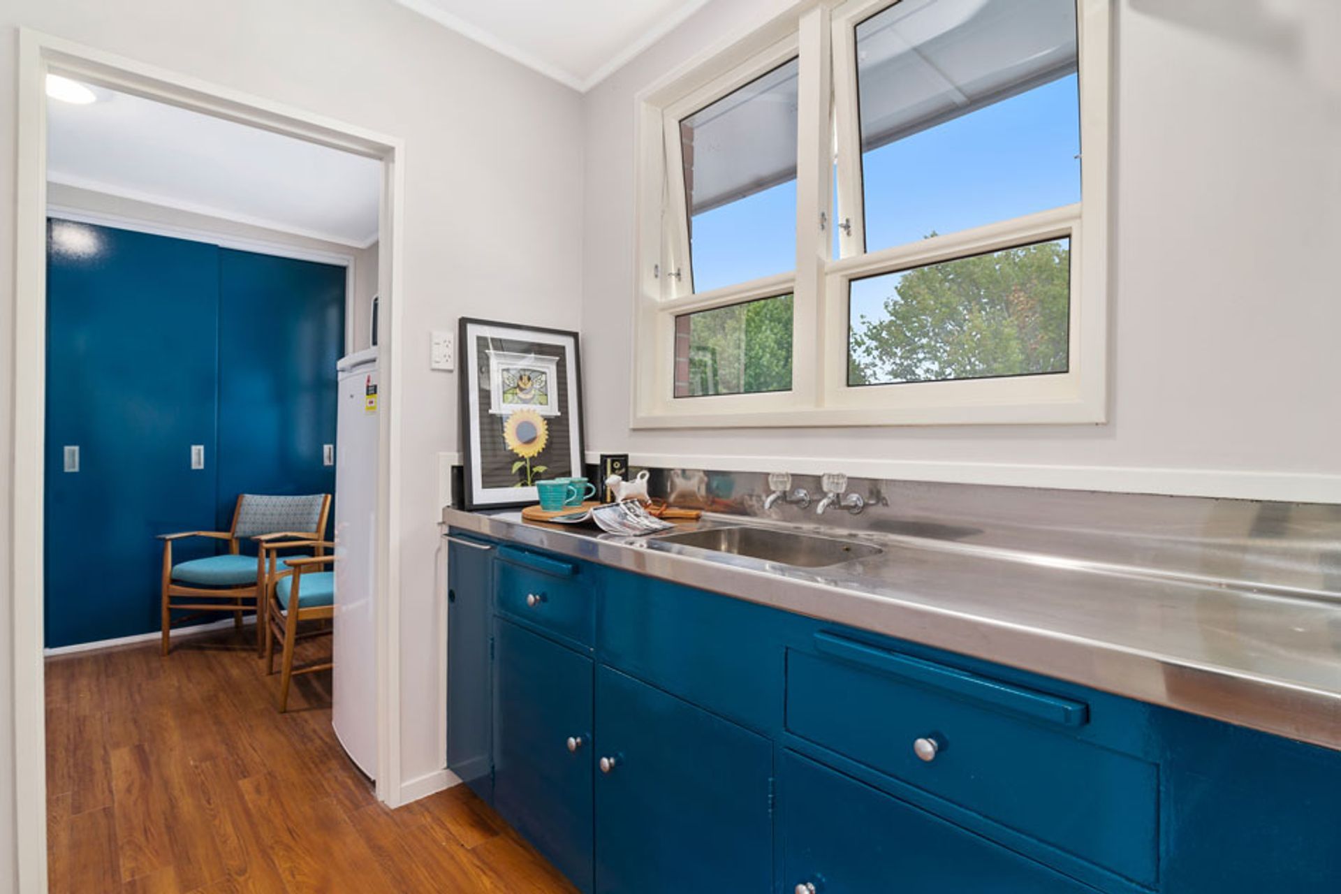 colour to 1970's kitchen joinery makes a huge impact