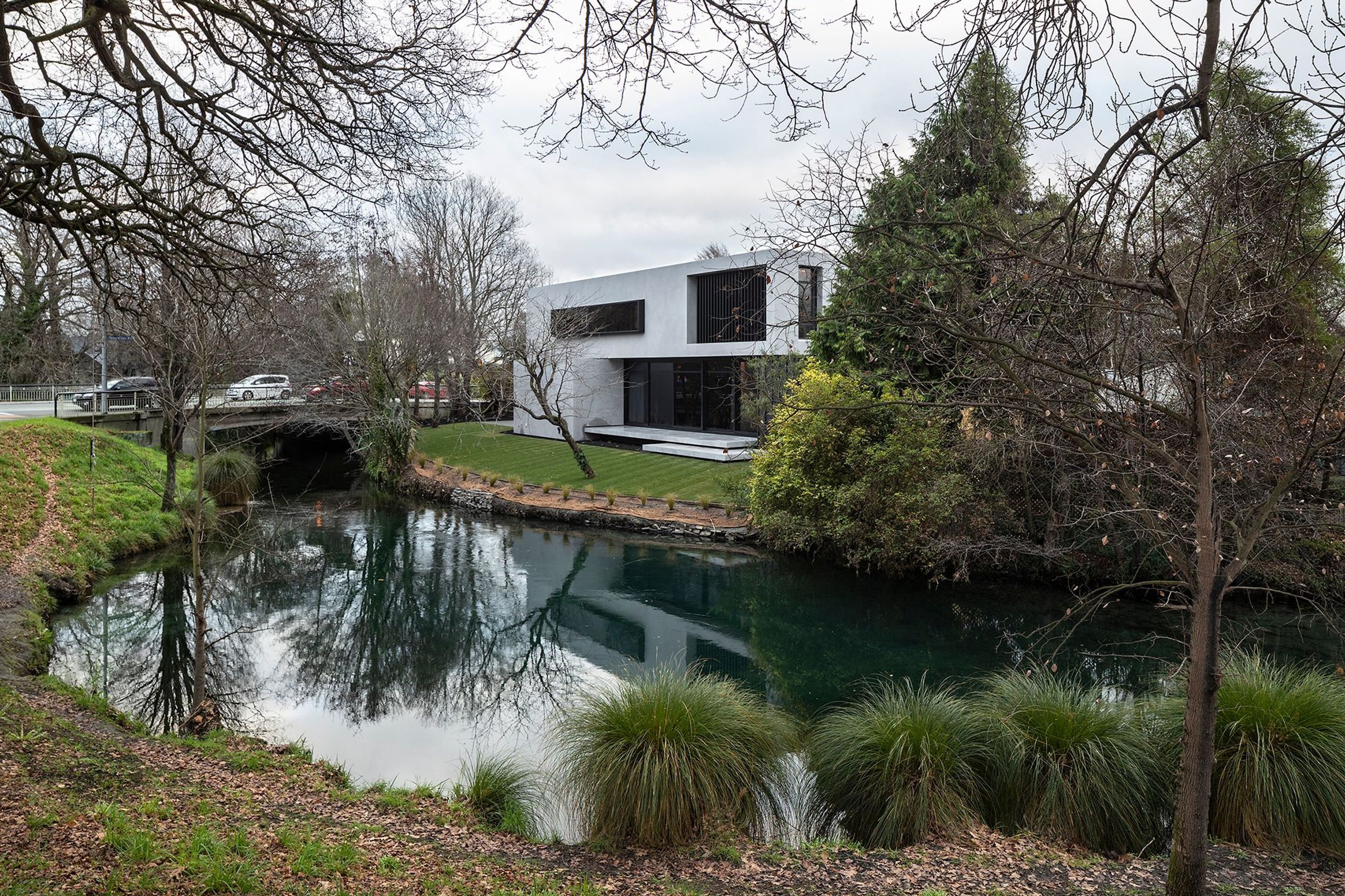 Located on a busy corner site on the fringe of Hagley Park, this house needed to embrace its riverside location while providing a high level of privacy for its owners.