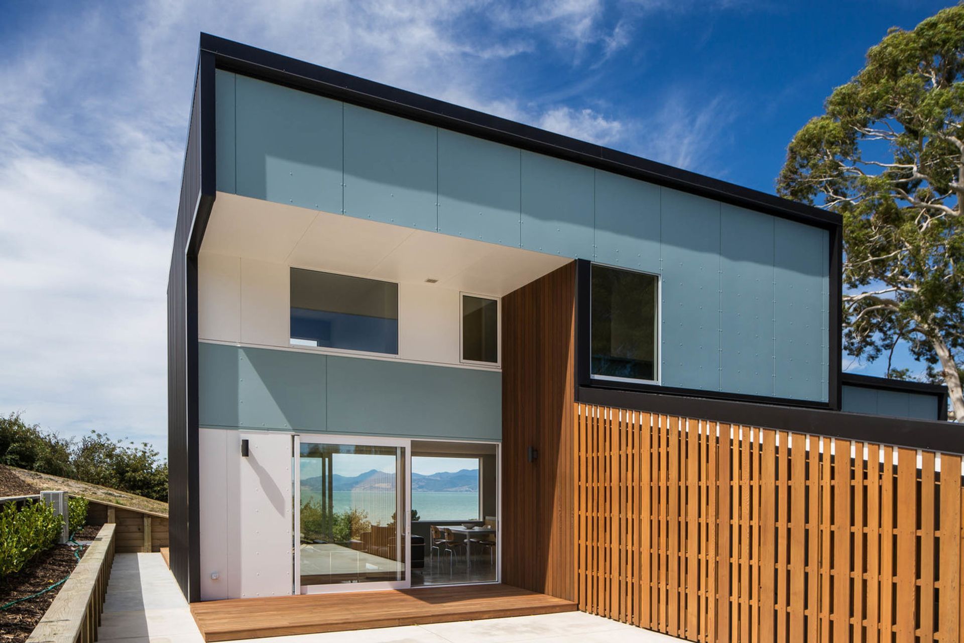 Photo by Paul McCredie.