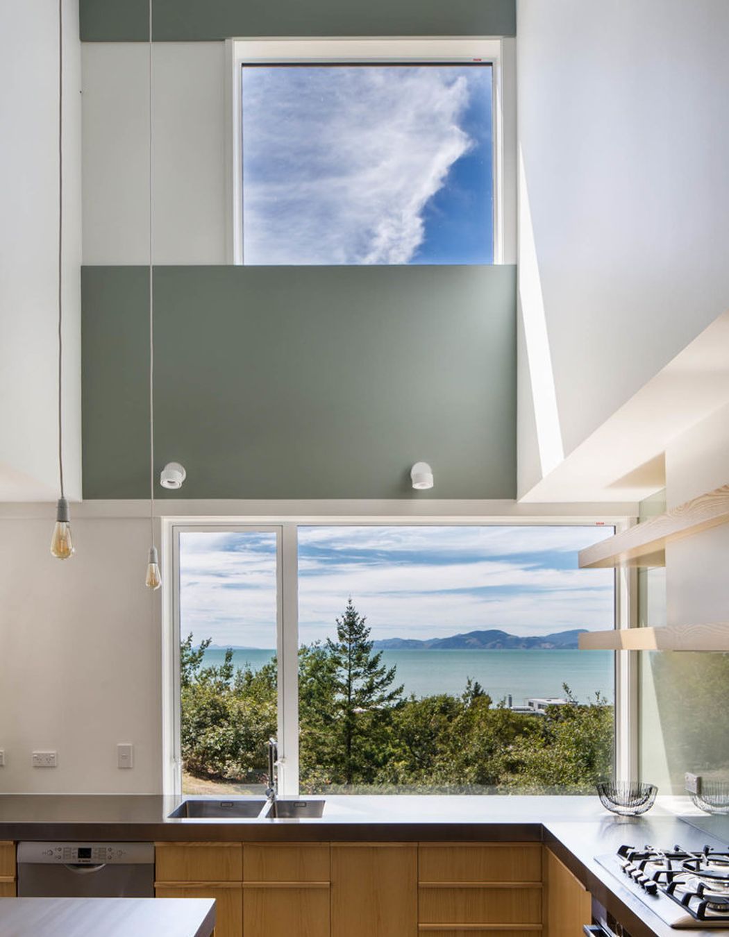 Photo by Paul McCredie.