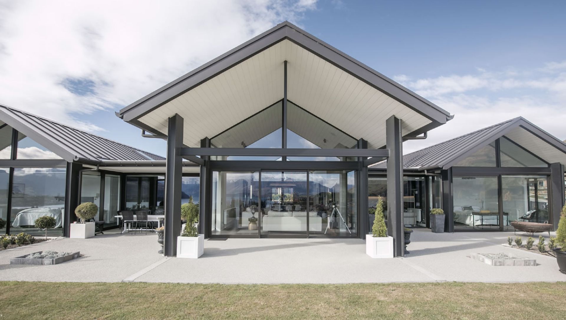 Ruby Ridge, Wanaka banner