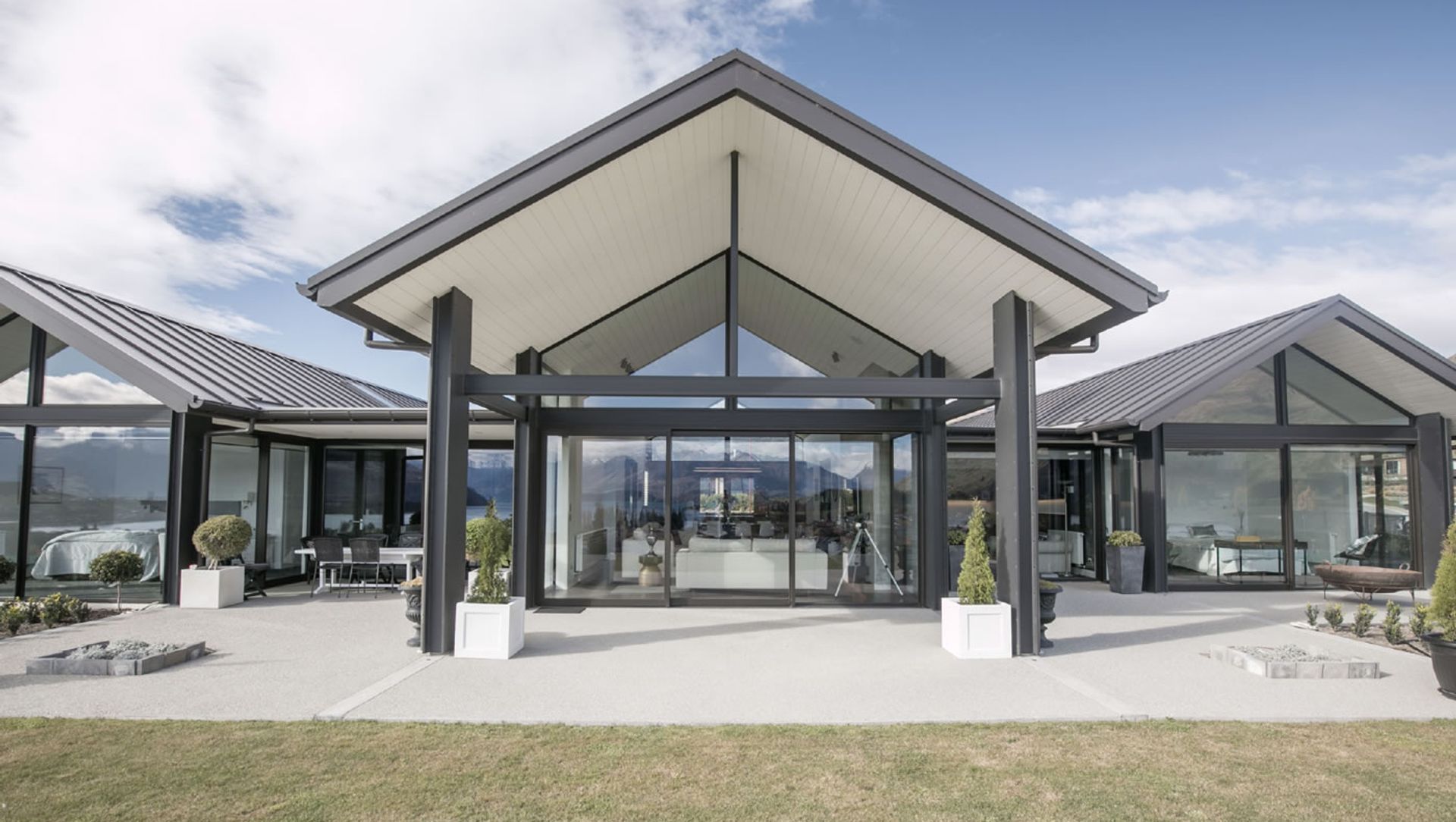 Ruby Ridge, Wanaka banner