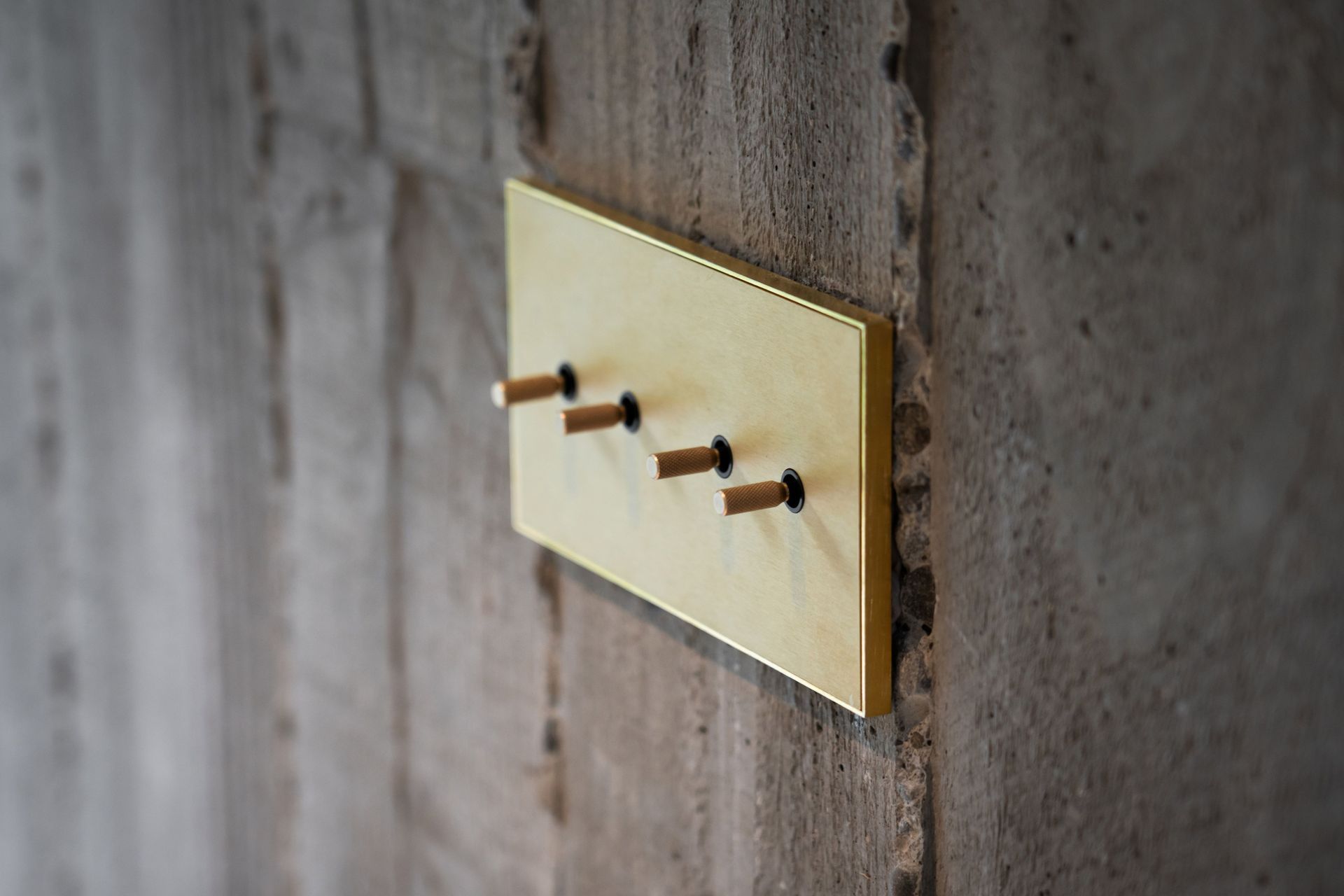 The rugged, rough finish of the concrete pays homage to the basalt cliff which rises behind the house.
