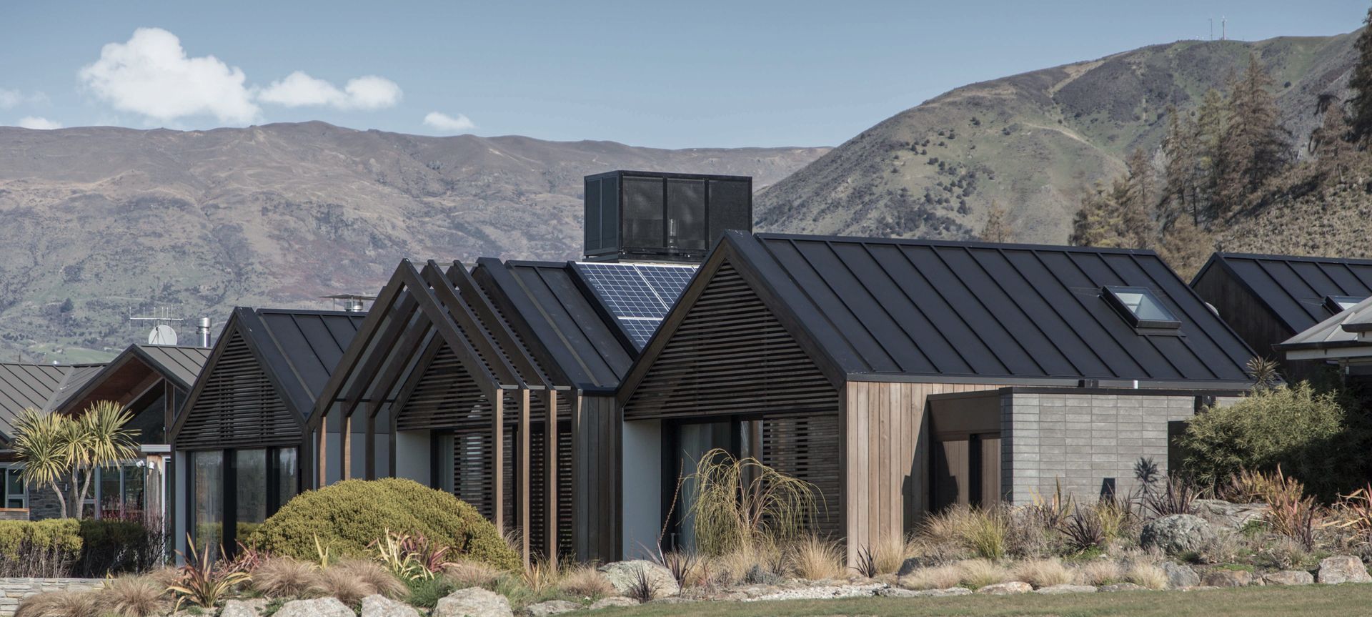 Sunrise Bay House | Warren Mahoney Architects banner