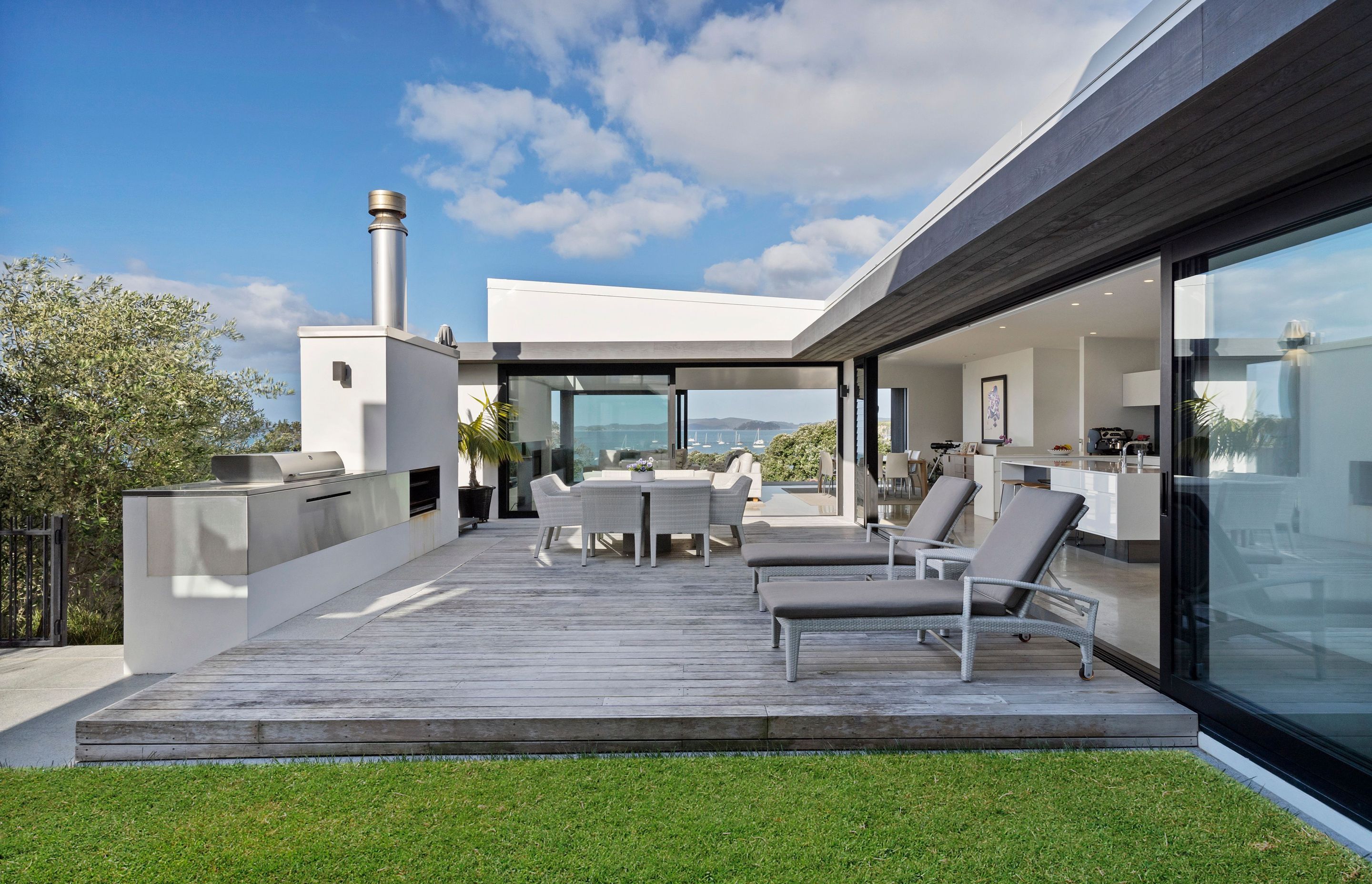 Central courtyard enveloped by the internal living areas