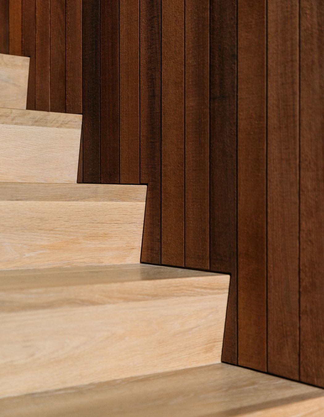 Horizontal oak meets vertical cedar on the staircase.