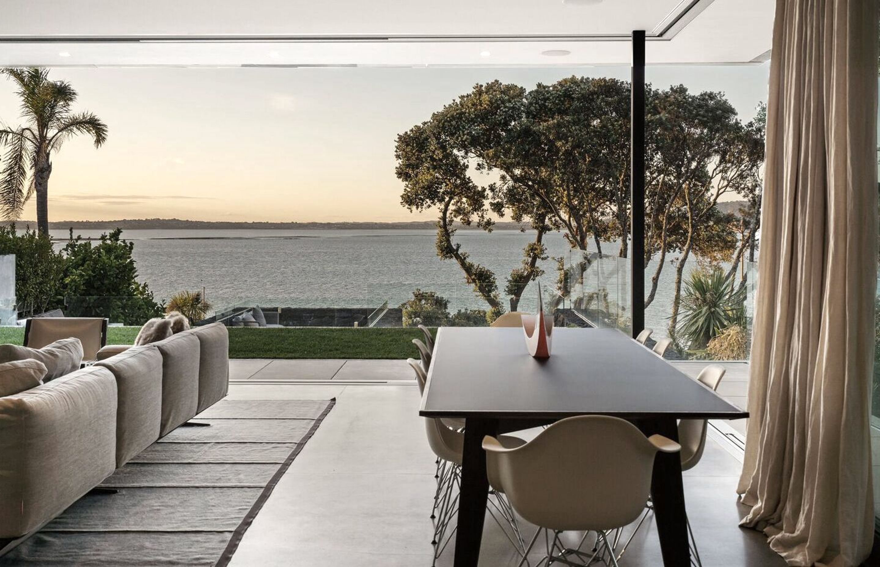 The owners enjoy a coastal lifestyle at Sea Wall House, which is only a 10-minute drive from the centre of Auckland city.