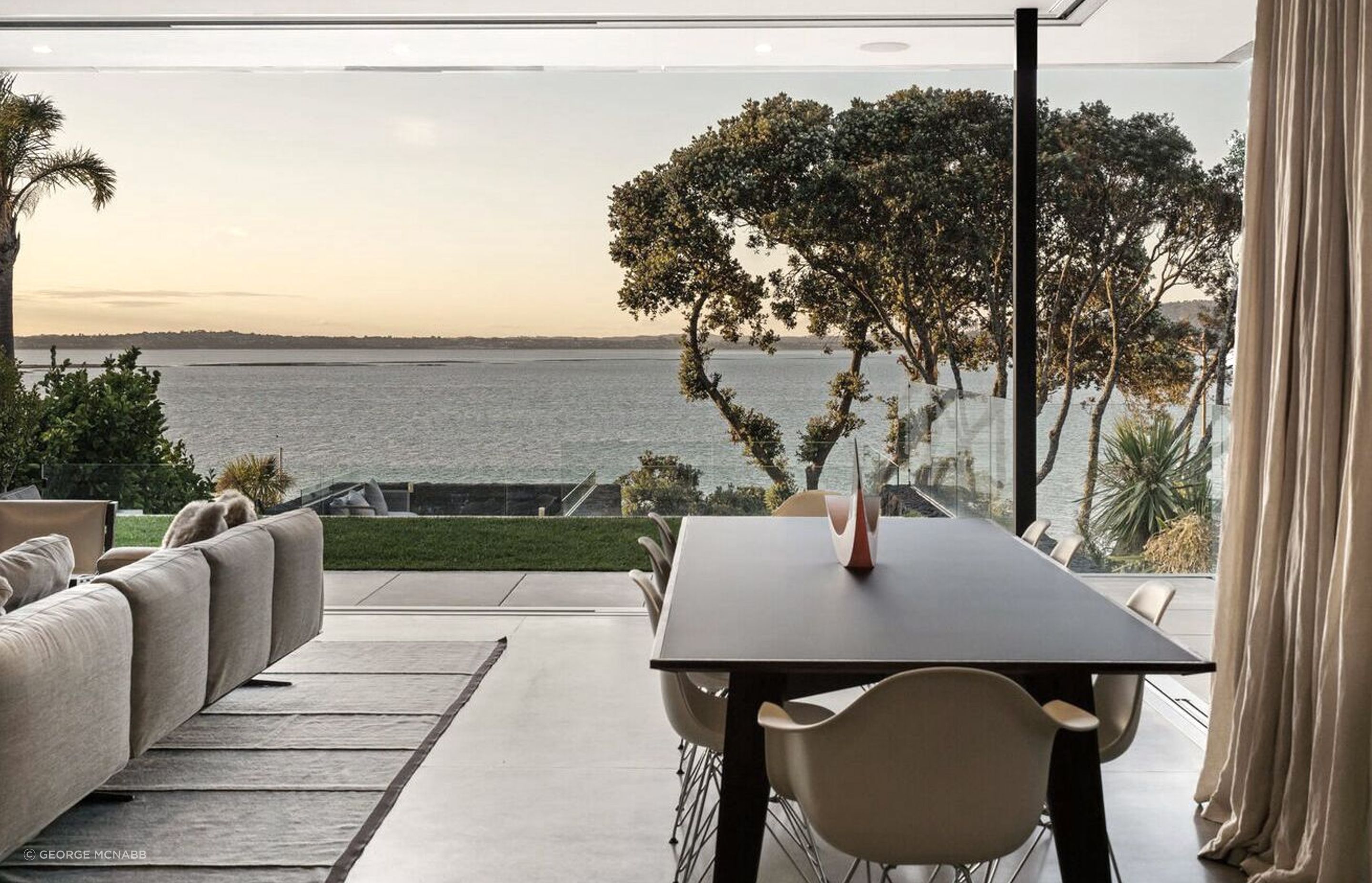 The owners enjoy a coastal lifestyle at Sea Wall House, which is only a 10-minute drive from the centre of Auckland city.