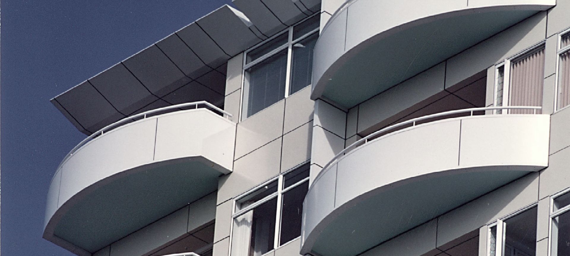 Seaview Apartments banner