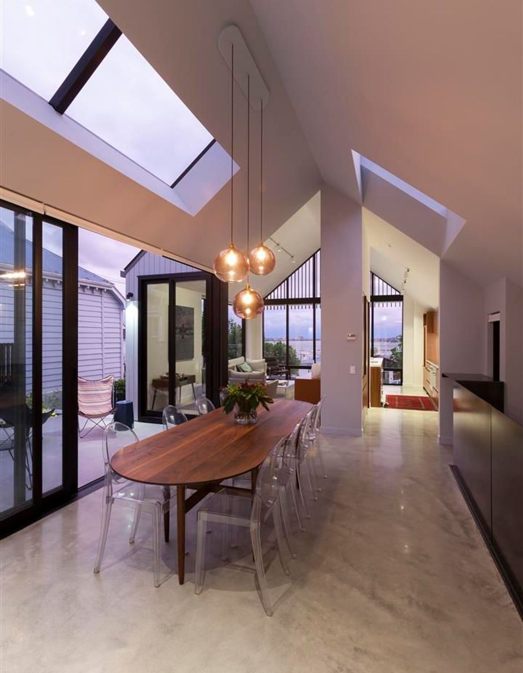 The floor-to-ceiling glazed gable end frames the view of the harbour while the layout of the living area provides clear sightlines from the rear of the level all the way through to the front.