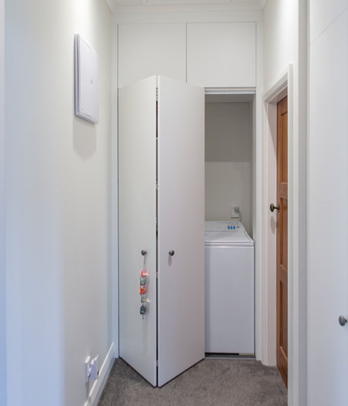 Clever use of space to integrate the laundry.