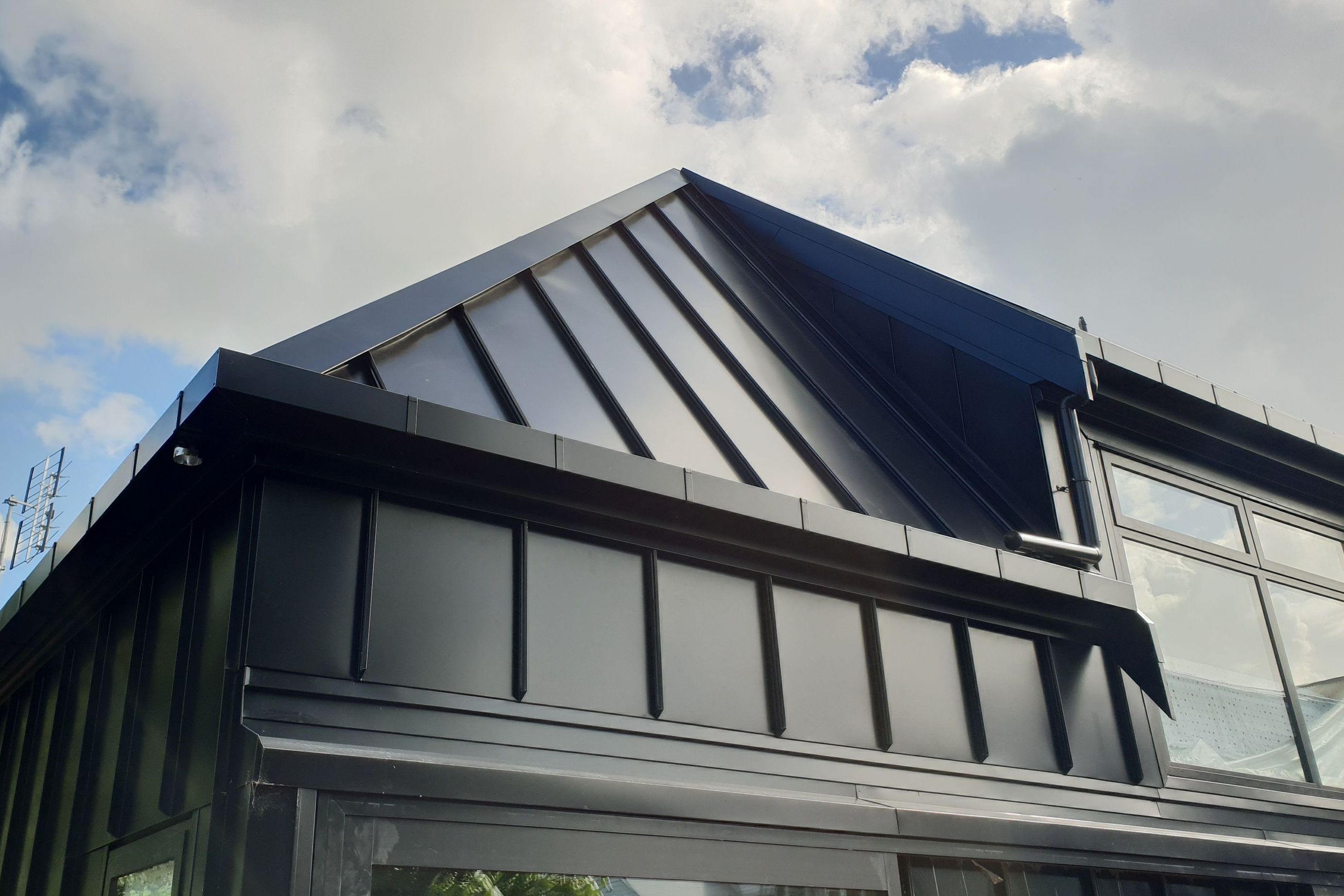 Smart Tray Standing Seam Metal Cladding